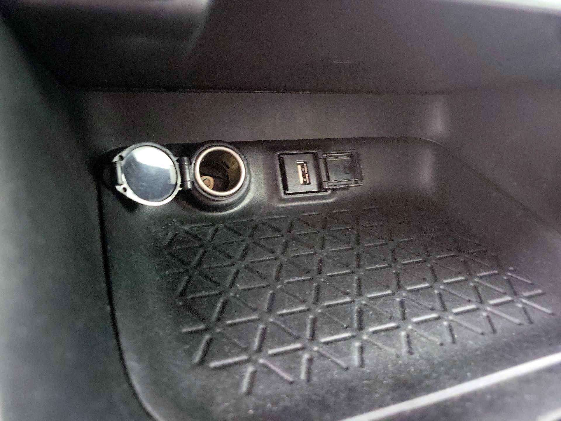 Thumbnail: 2020 Toyota RAV4 - 18