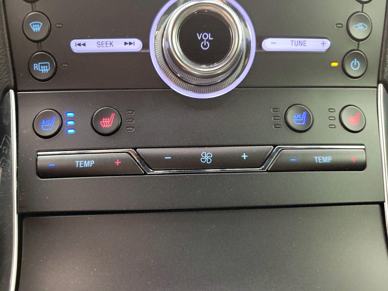 2019 Ford Edge ST - Photo 18