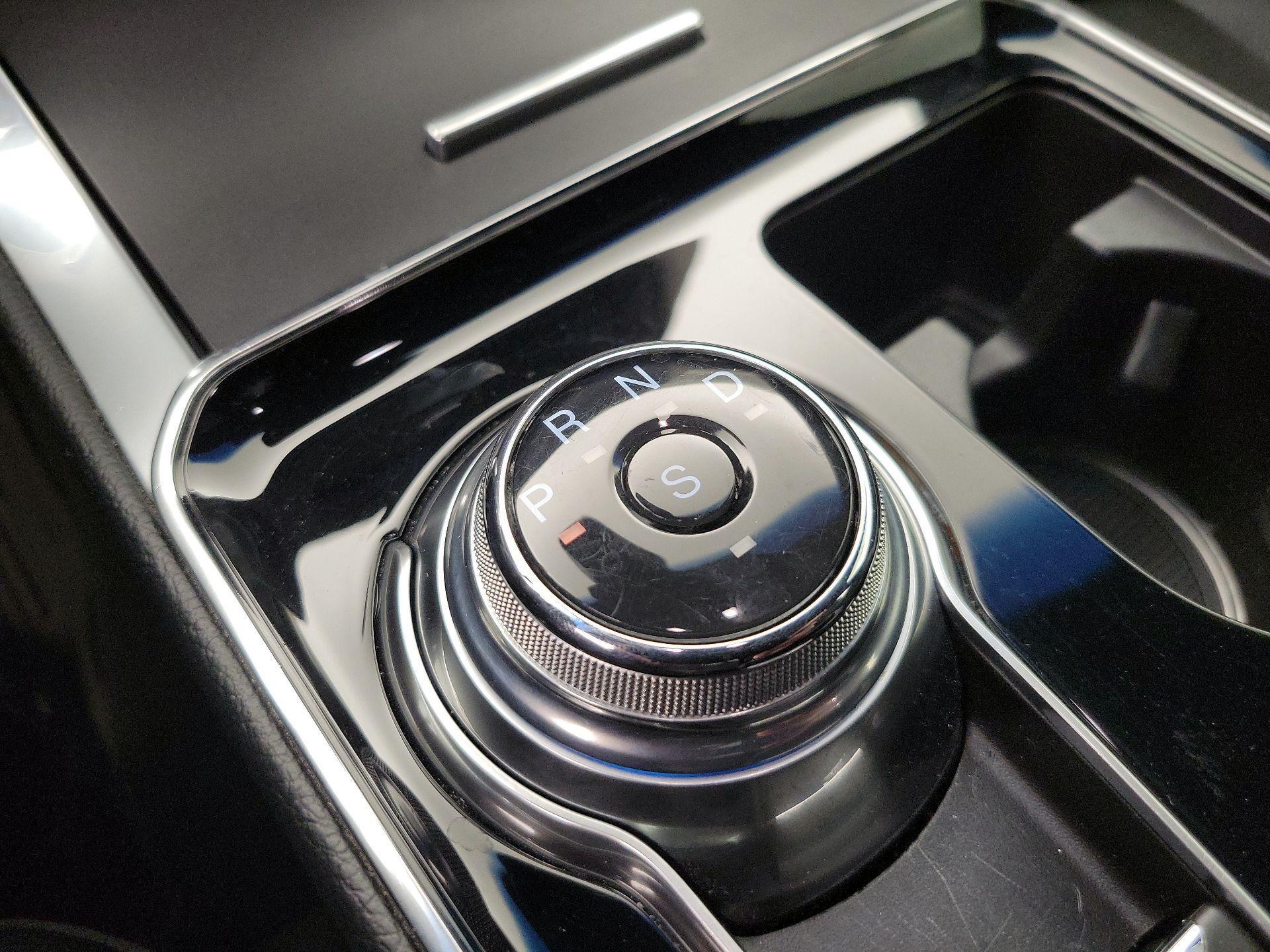 Thumbnail: 2019 Ford Edge - 18