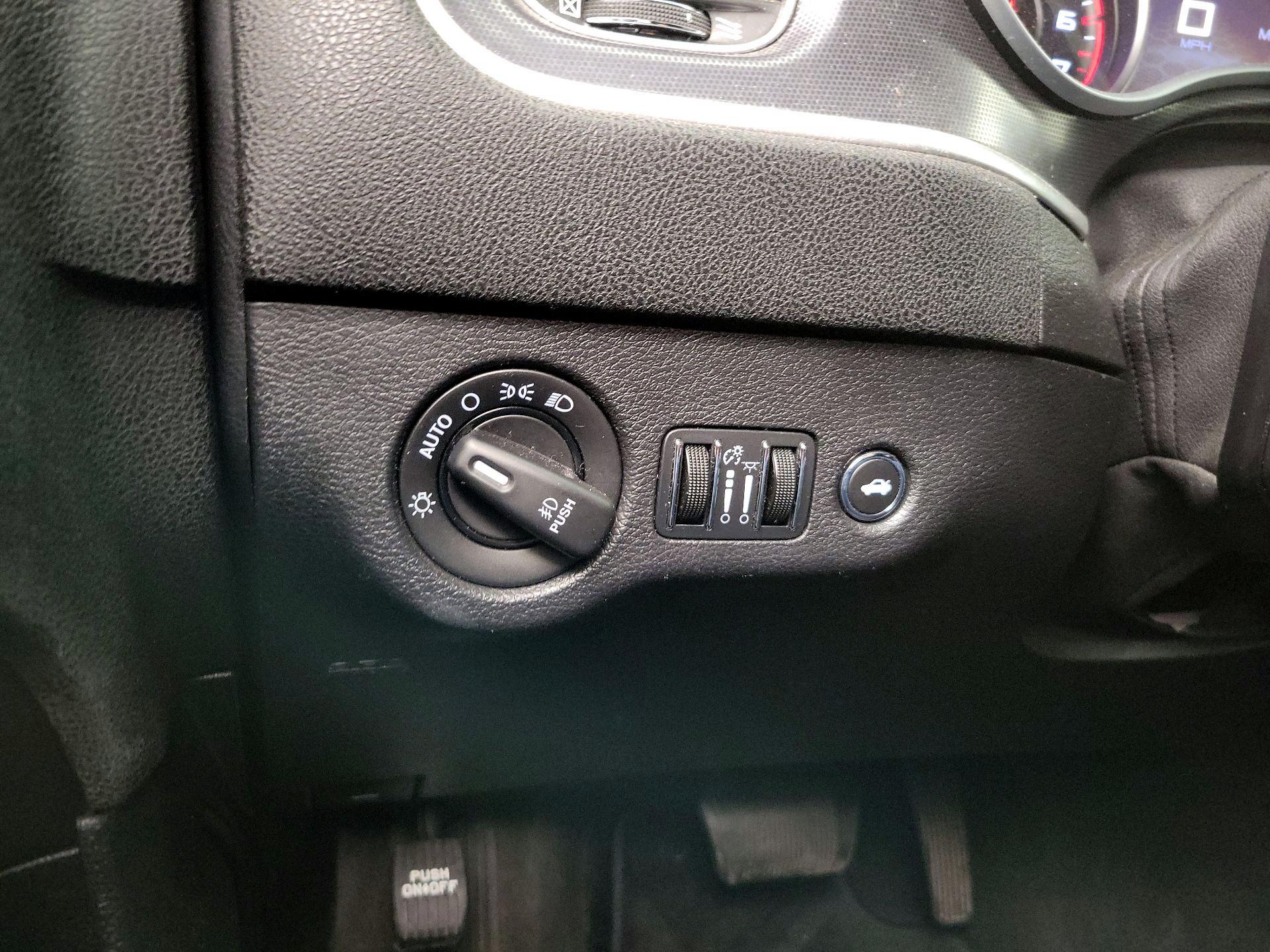 Thumbnail: 2015 Dodge Charger - 13