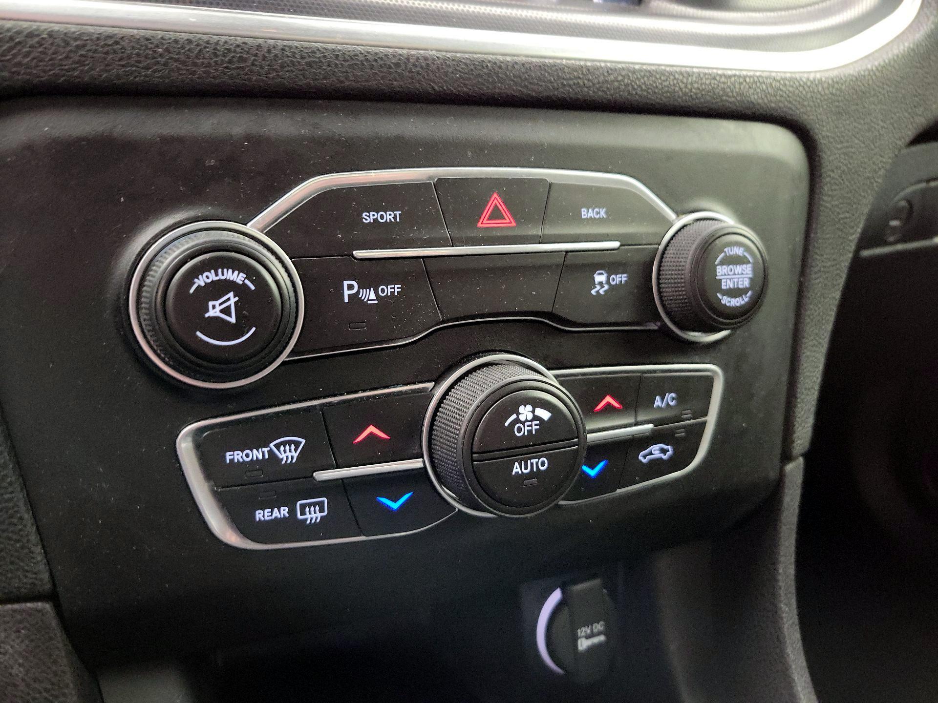 Thumbnail: 2015 Dodge Charger - 17