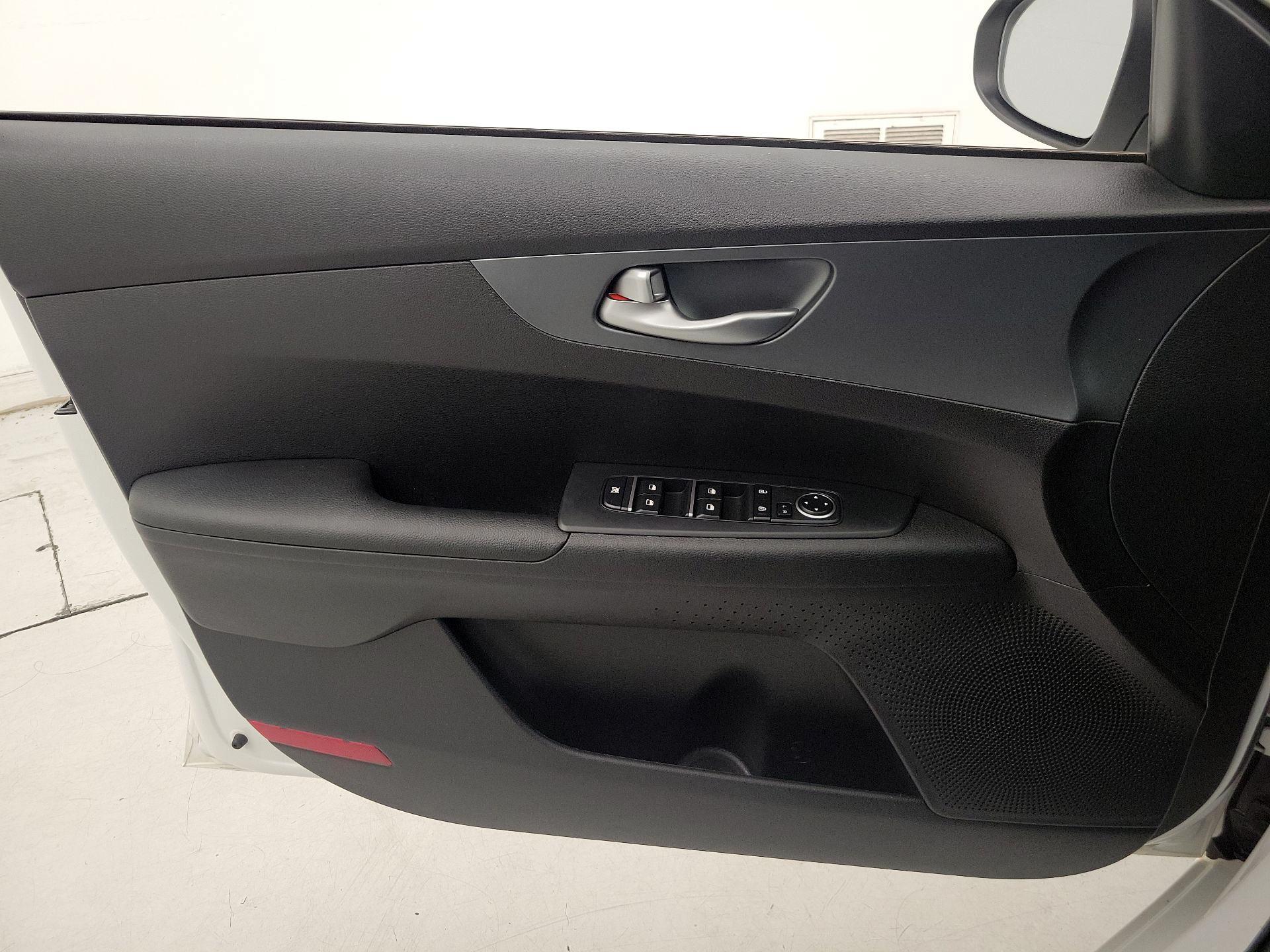 Thumbnail: 2021 Kia Forte - 12