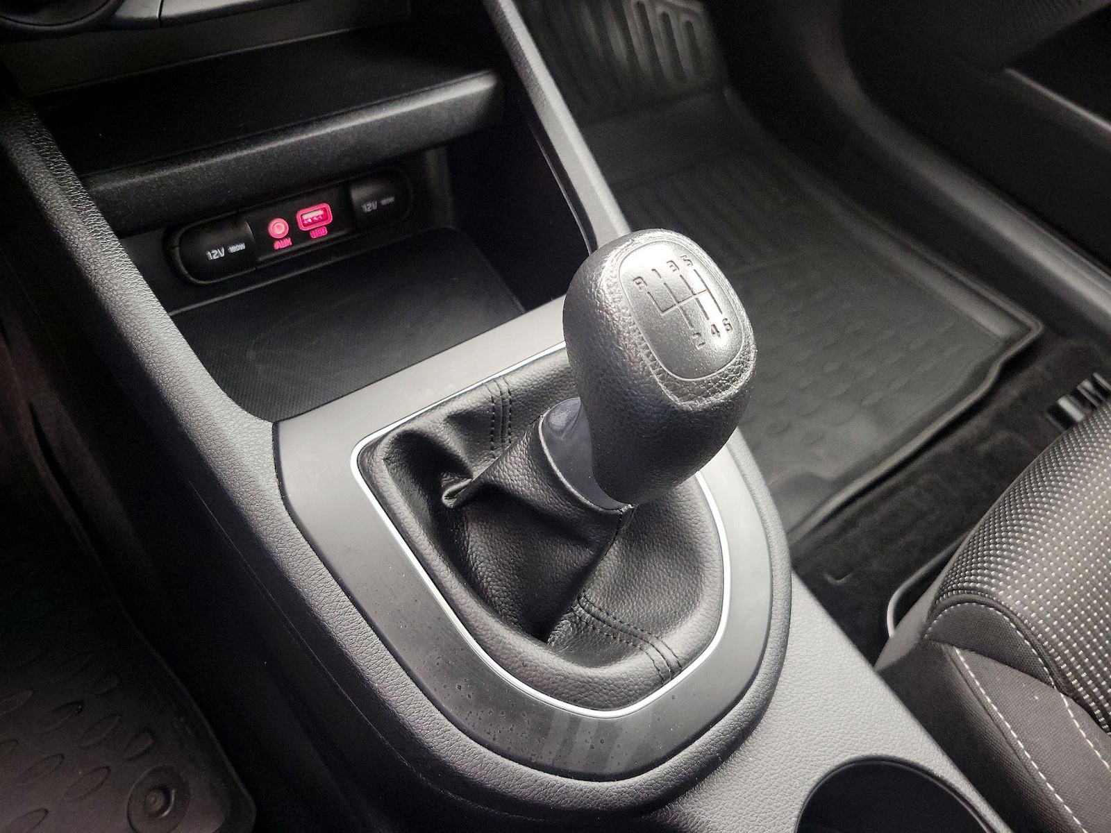 2021 Kia Forte FE - Photo 18