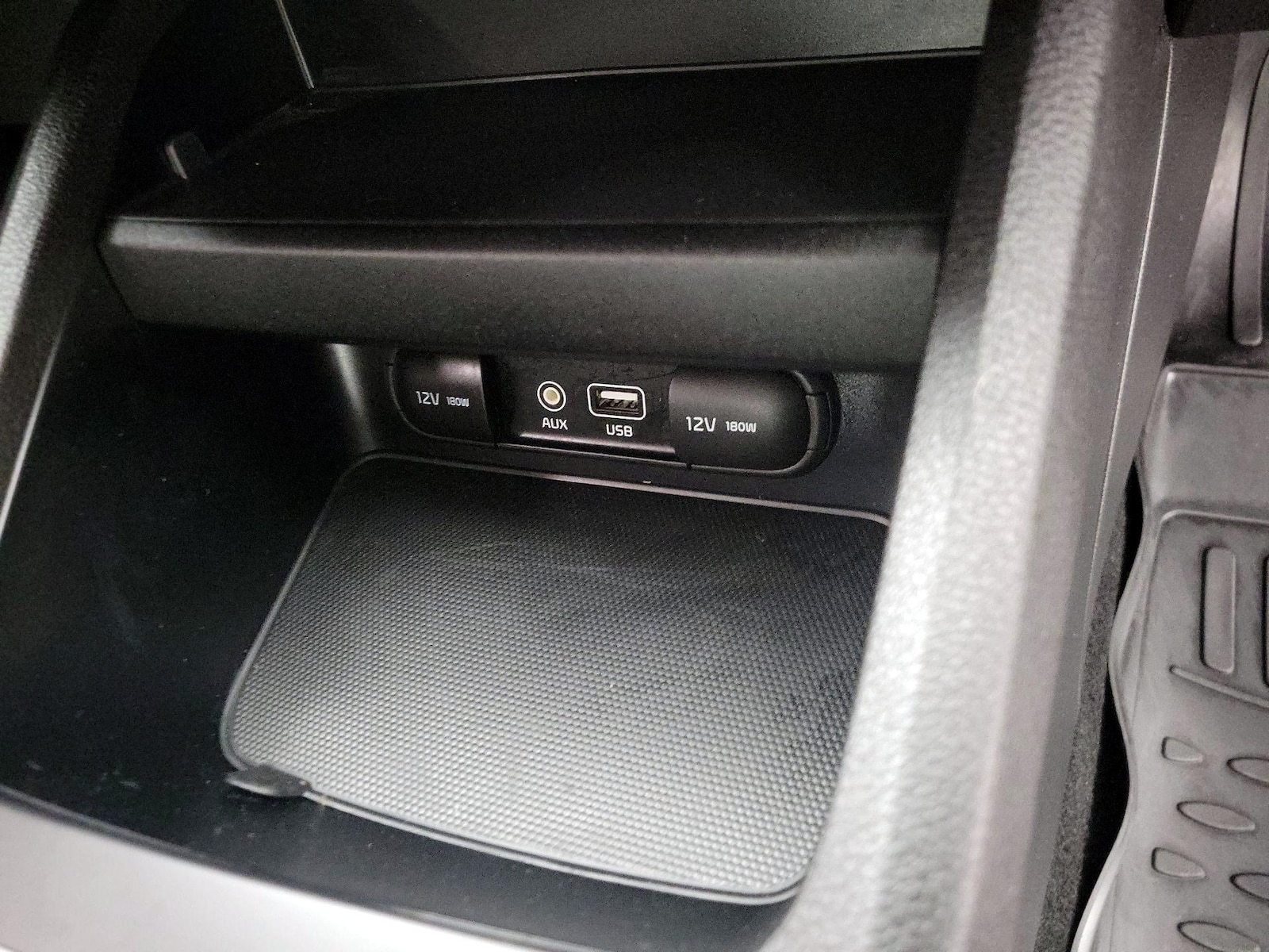 2021 Kia Forte FE - Photo 19