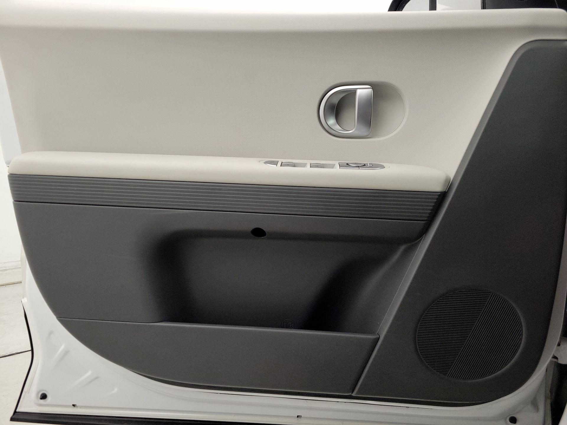 Thumbnail: 2022 Hyundai Ioniq 5 - 12