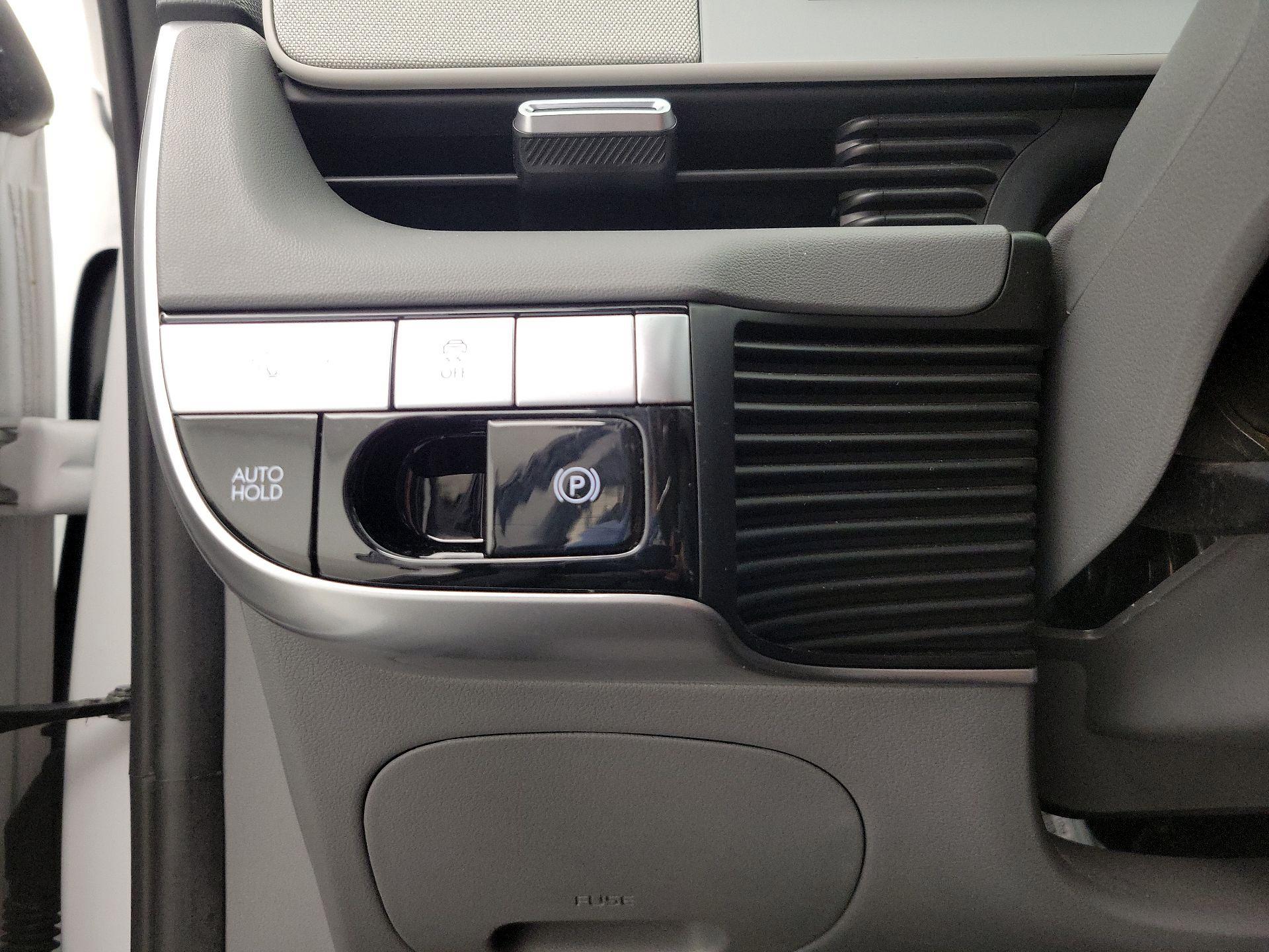 Thumbnail: 2022 Hyundai Ioniq 5 - 13