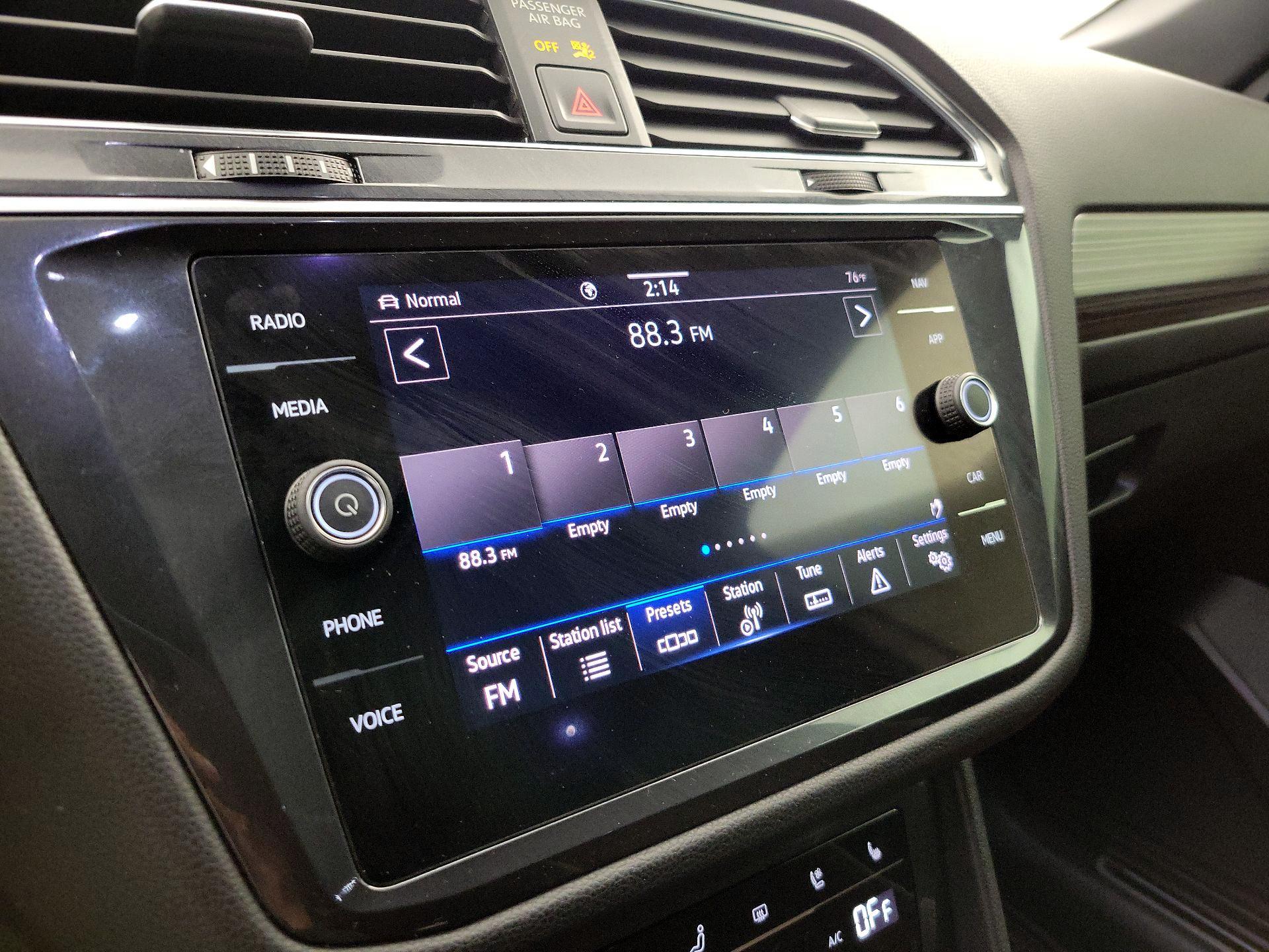 Thumbnail: 2022 Volkswagen Tiguan - 16