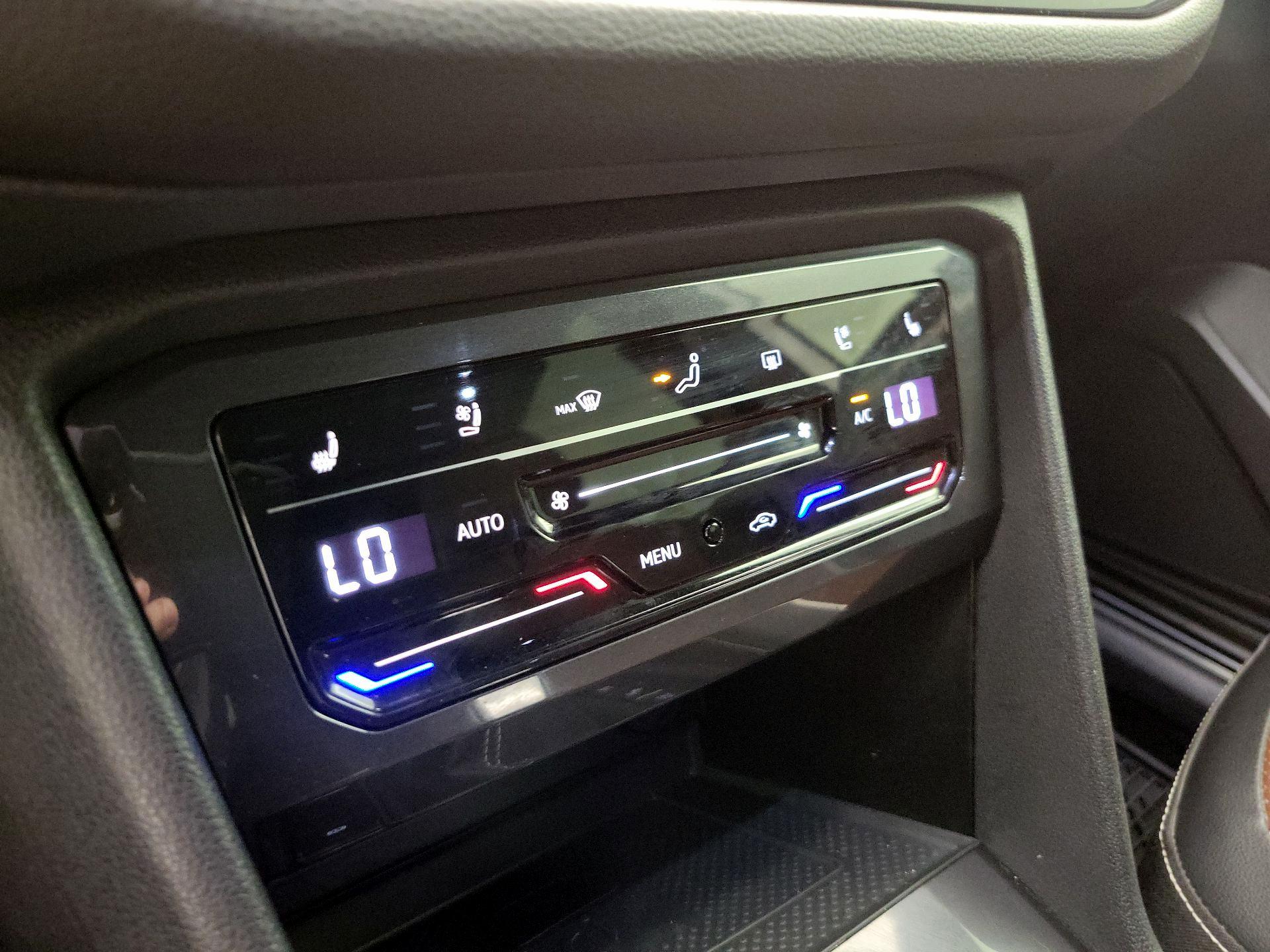 Thumbnail: 2022 Volkswagen Tiguan - 17