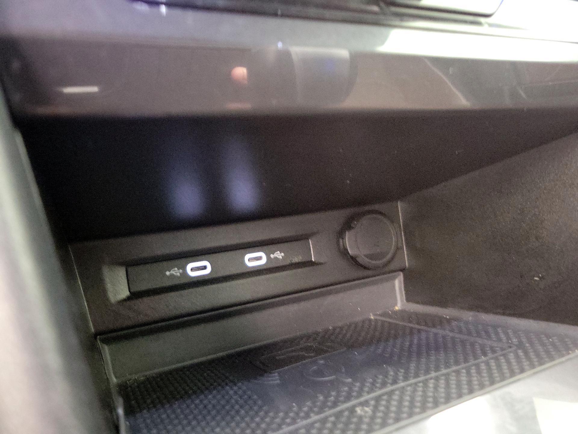 Thumbnail: 2022 Volkswagen Tiguan - 19