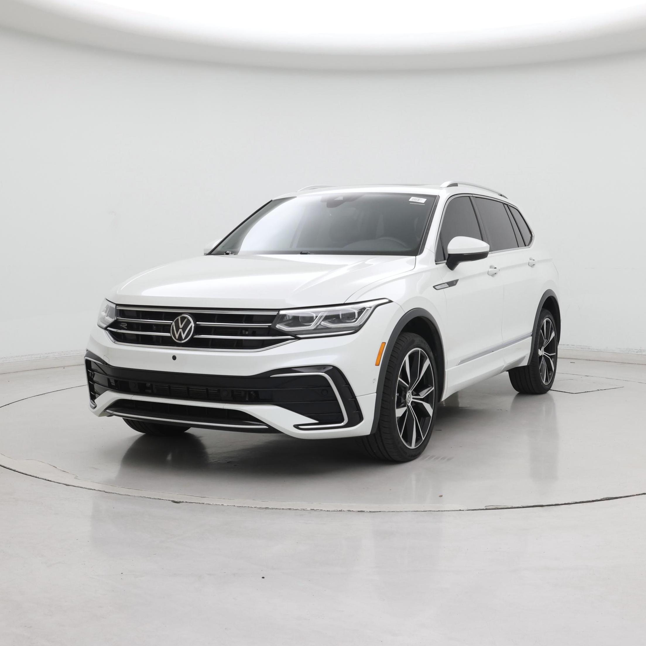 Thumbnail: 2022 Volkswagen Tiguan - 4