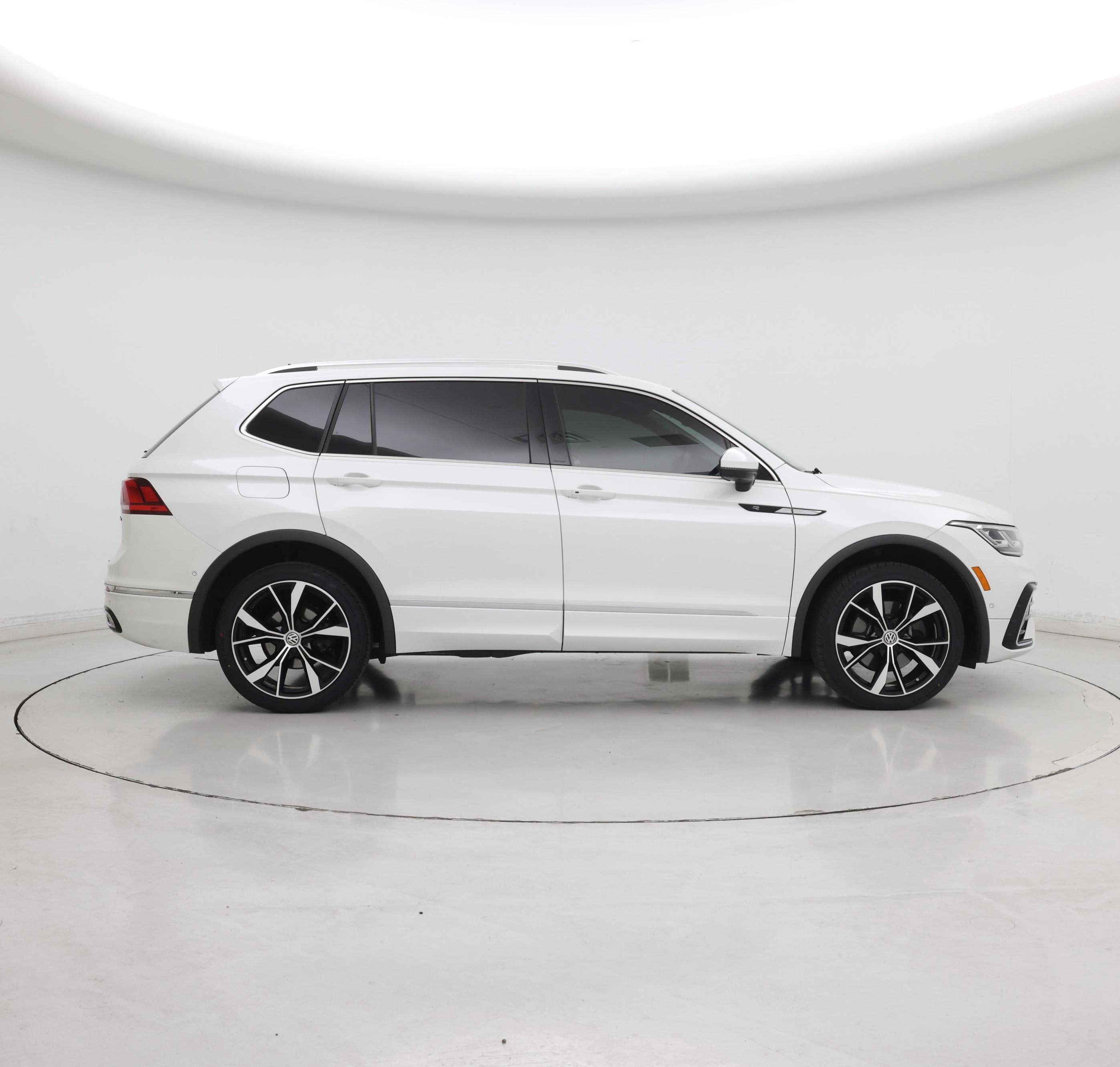 Thumbnail: 2022 Volkswagen Tiguan - 7