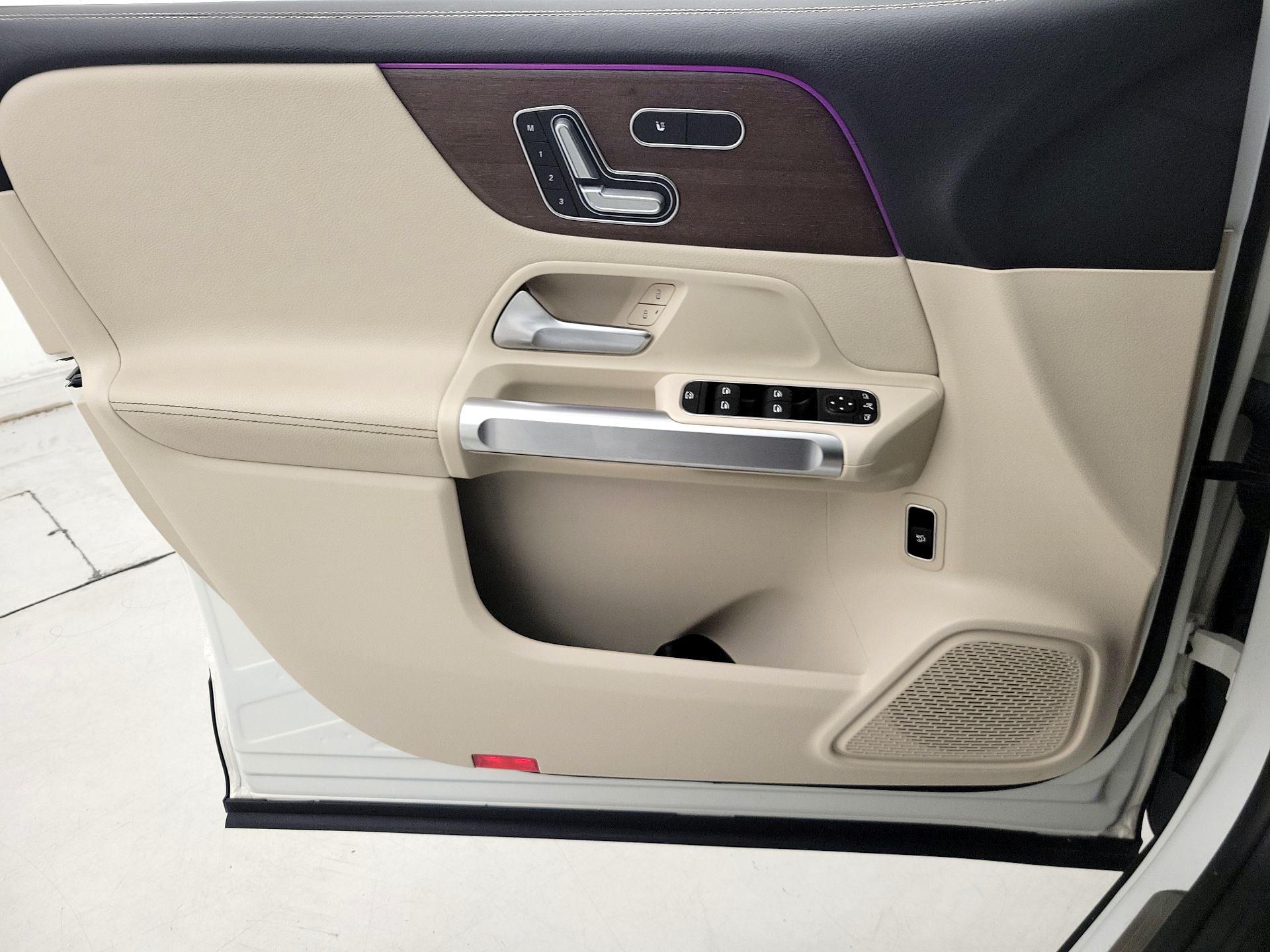 Thumbnail: 2022 Mercedes-Benz GLB - 12