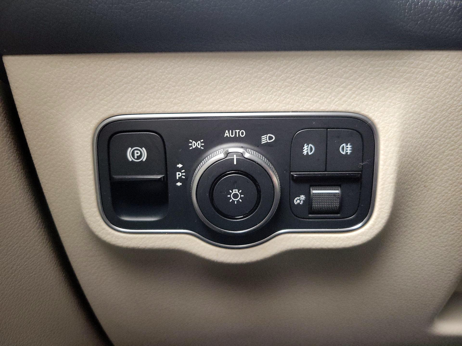 Thumbnail: 2022 Mercedes-Benz GLB - 13