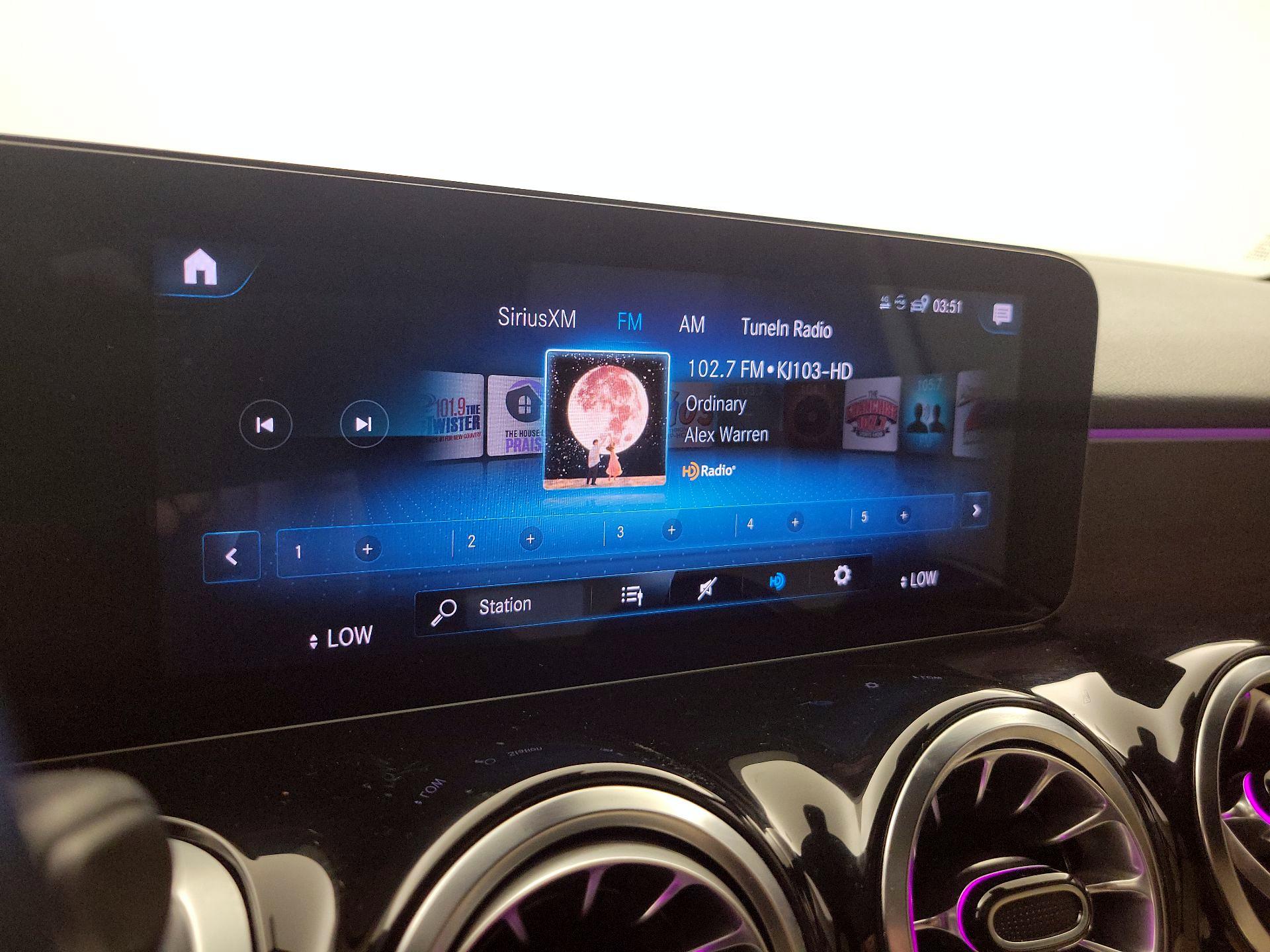 Thumbnail: 2022 Mercedes-Benz GLB - 16