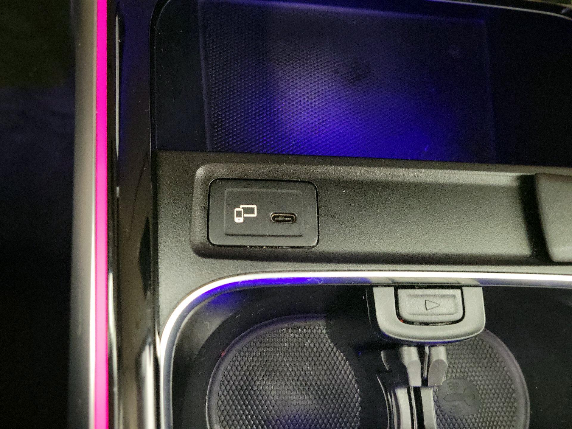 Thumbnail: 2022 Mercedes-Benz GLB - 19