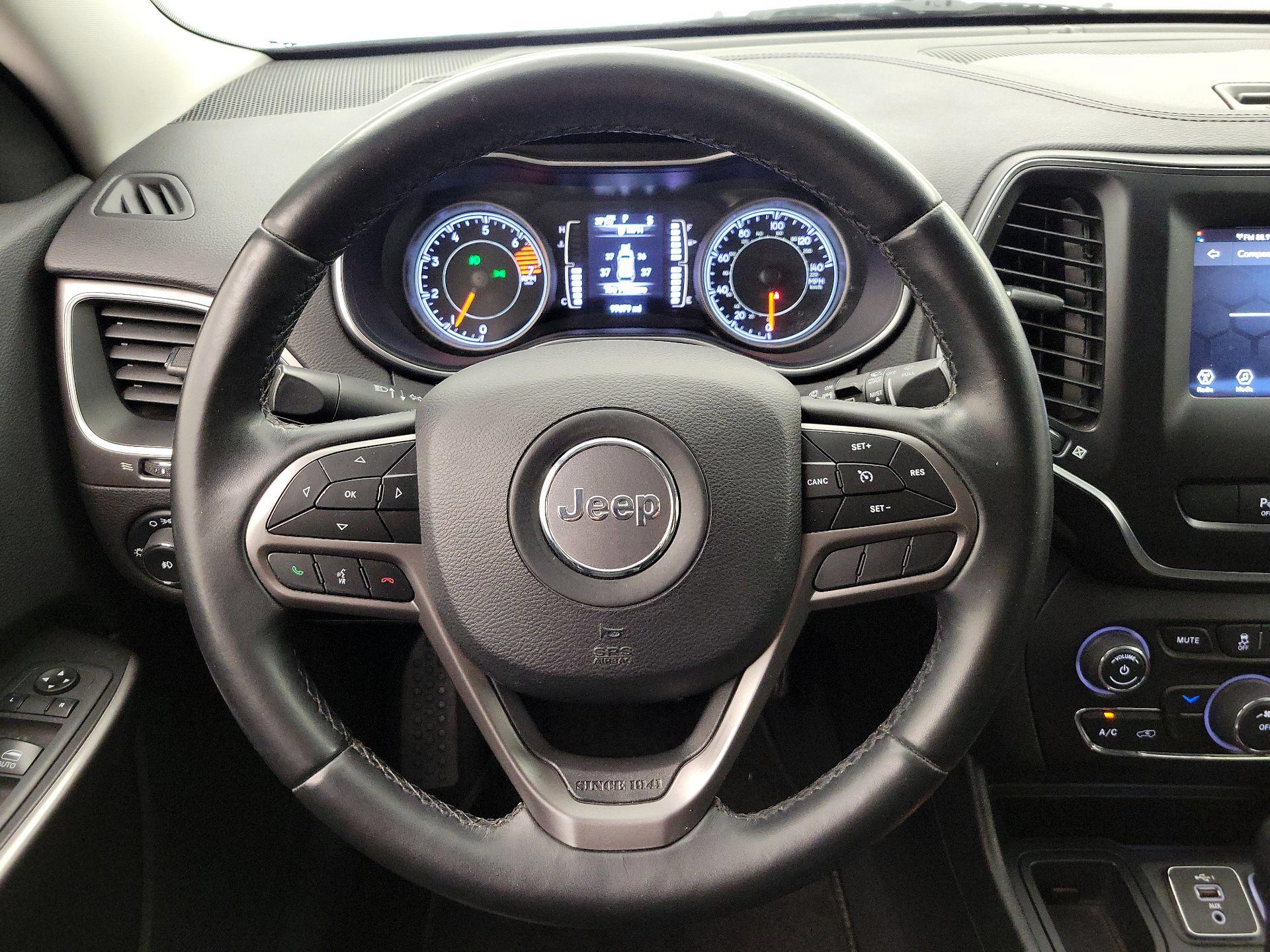 Thumbnail: 2019 Jeep Cherokee - 10