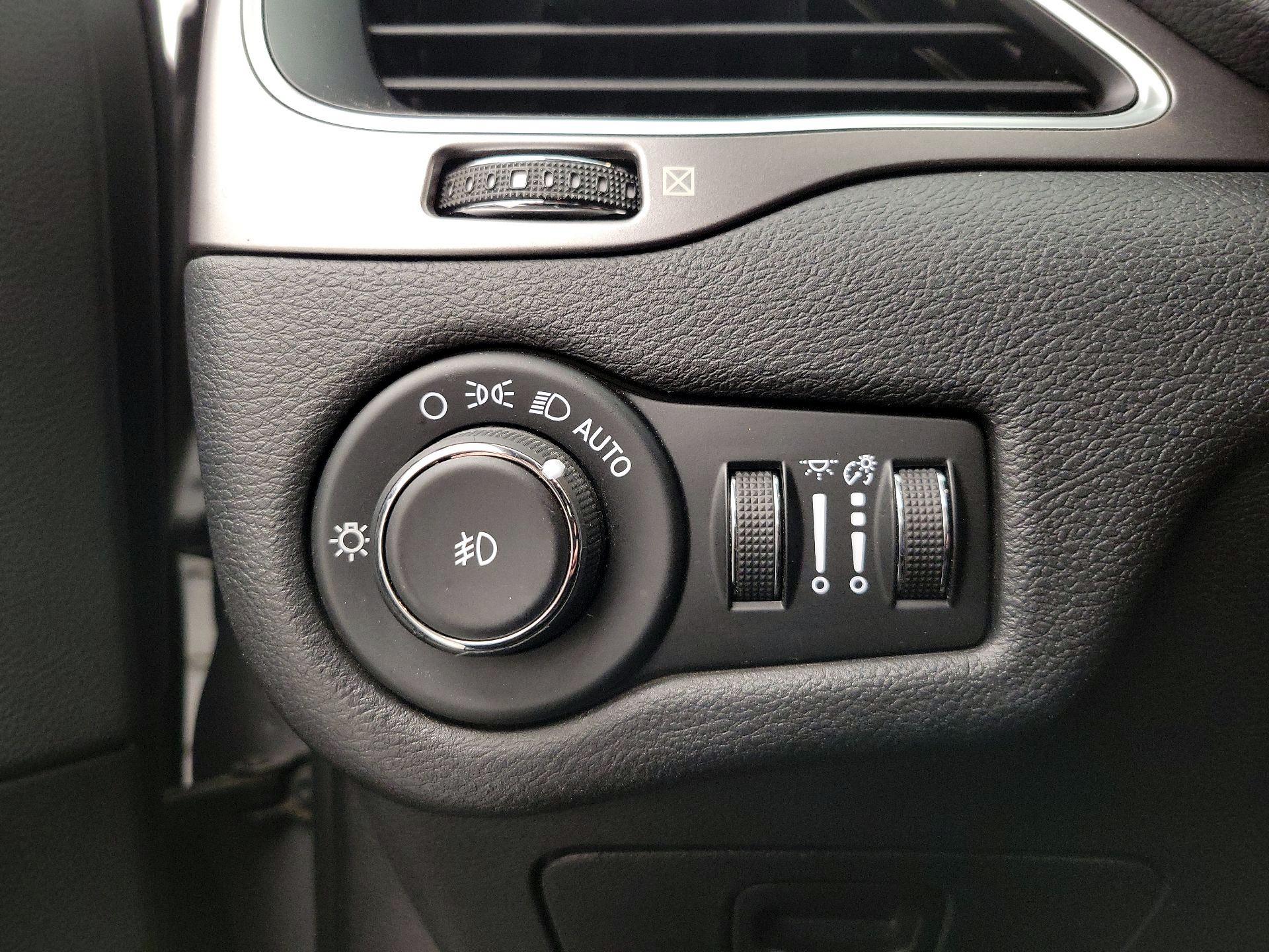 Thumbnail: 2019 Jeep Cherokee - 13