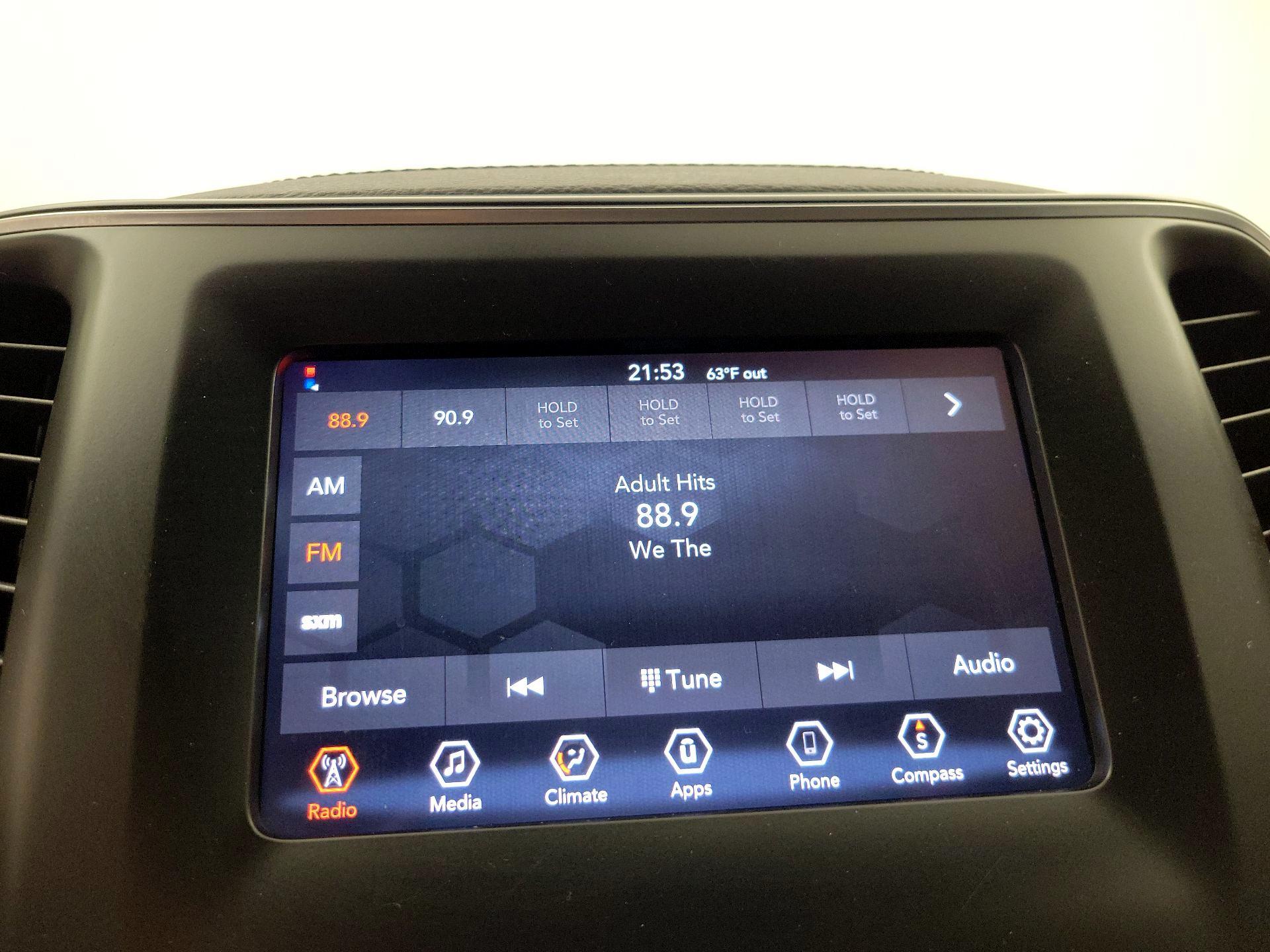 Thumbnail: 2019 Jeep Cherokee - 15