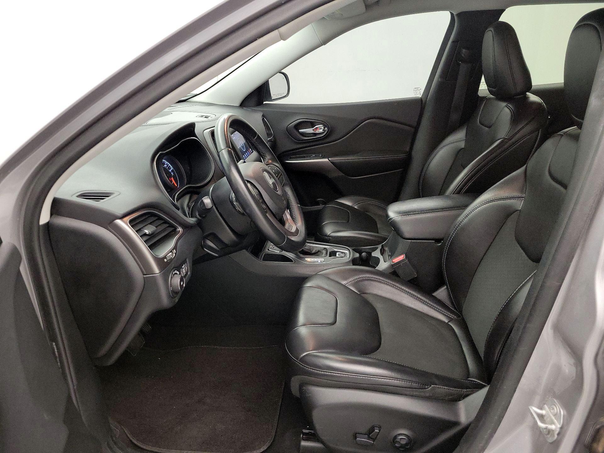 Thumbnail: 2019 Jeep Cherokee - 19