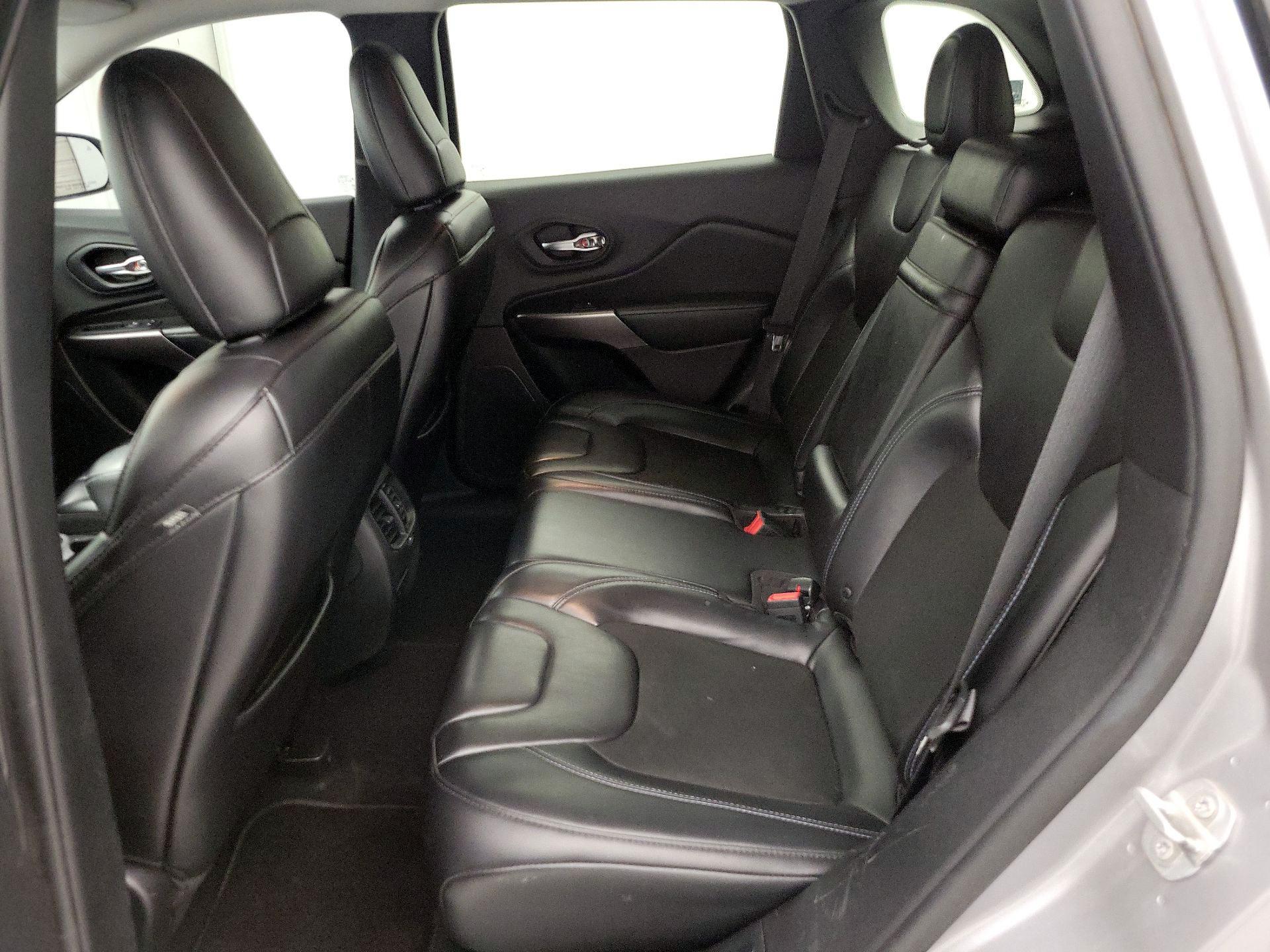 Thumbnail: 2019 Jeep Cherokee - 20