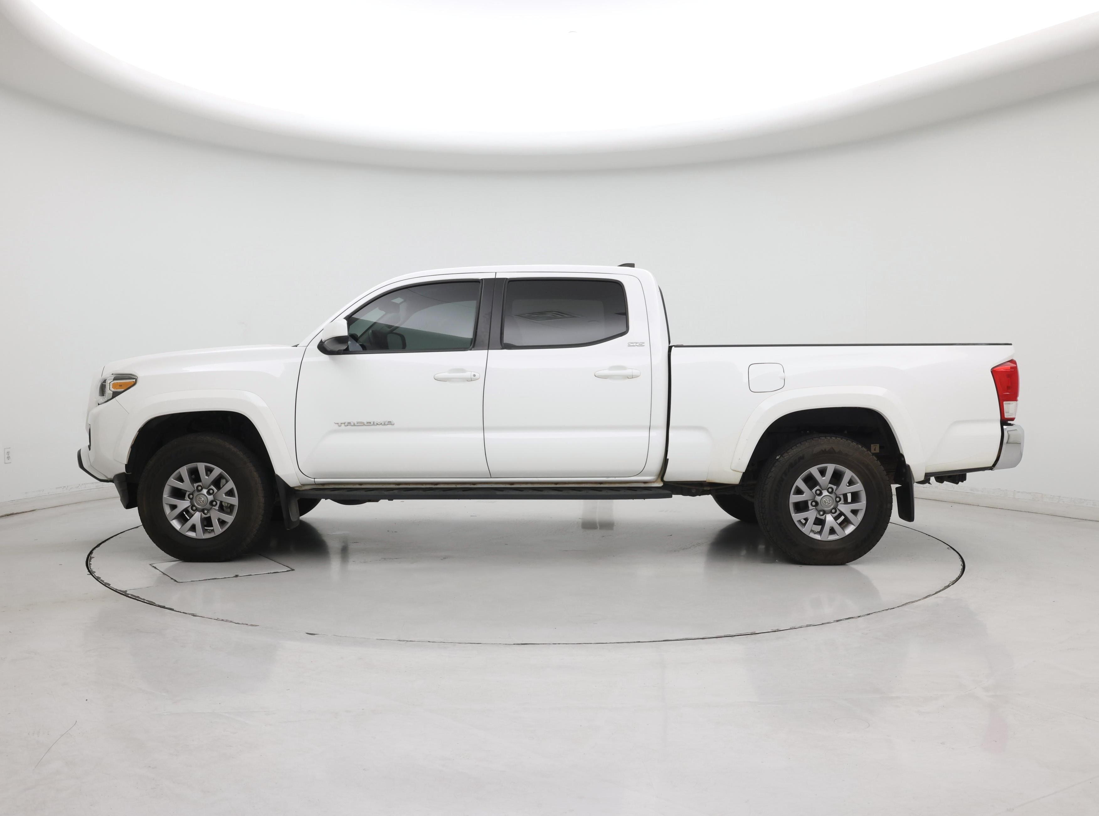 Thumbnail: 2017 Toyota Tacoma - 3