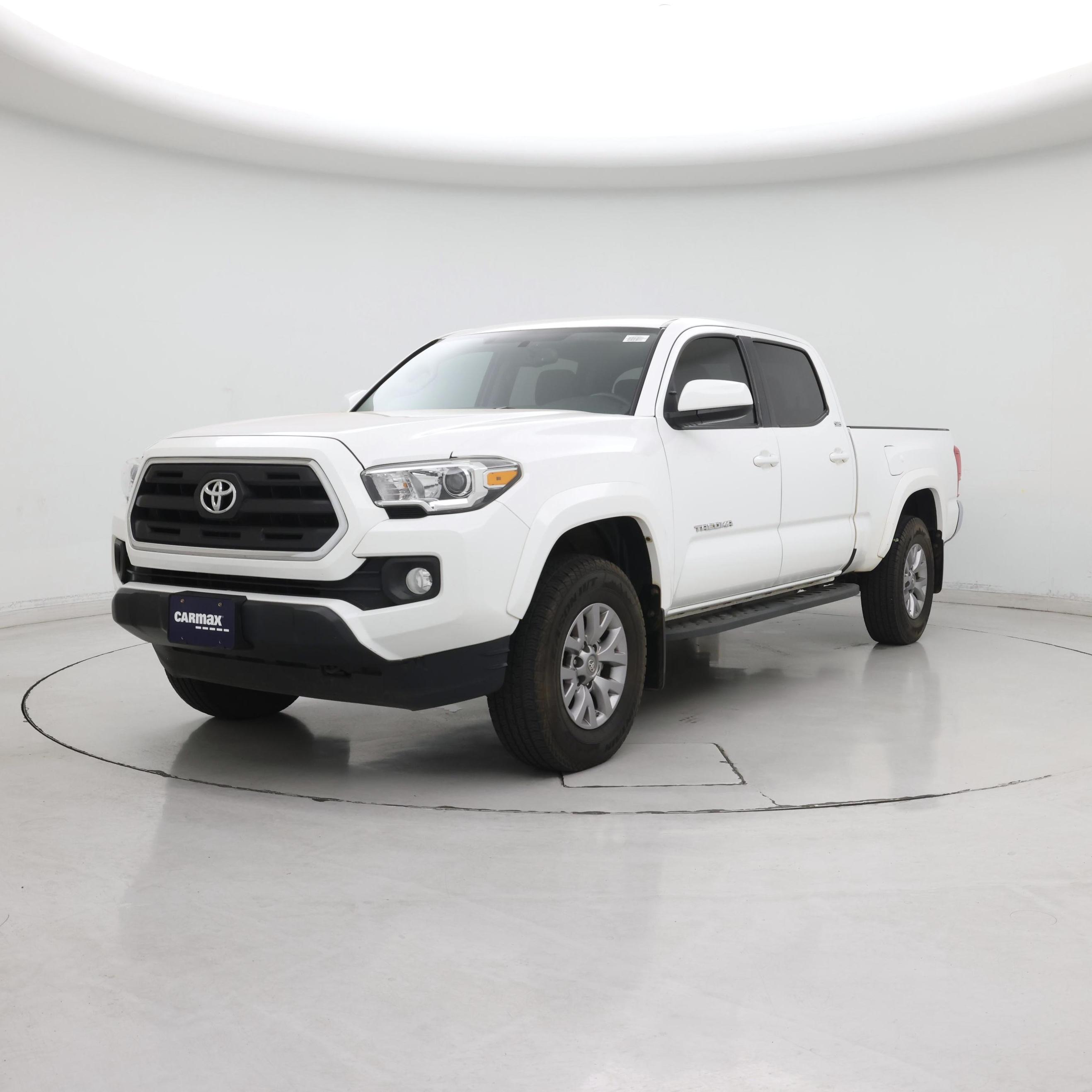 Thumbnail: 2017 Toyota Tacoma - 4