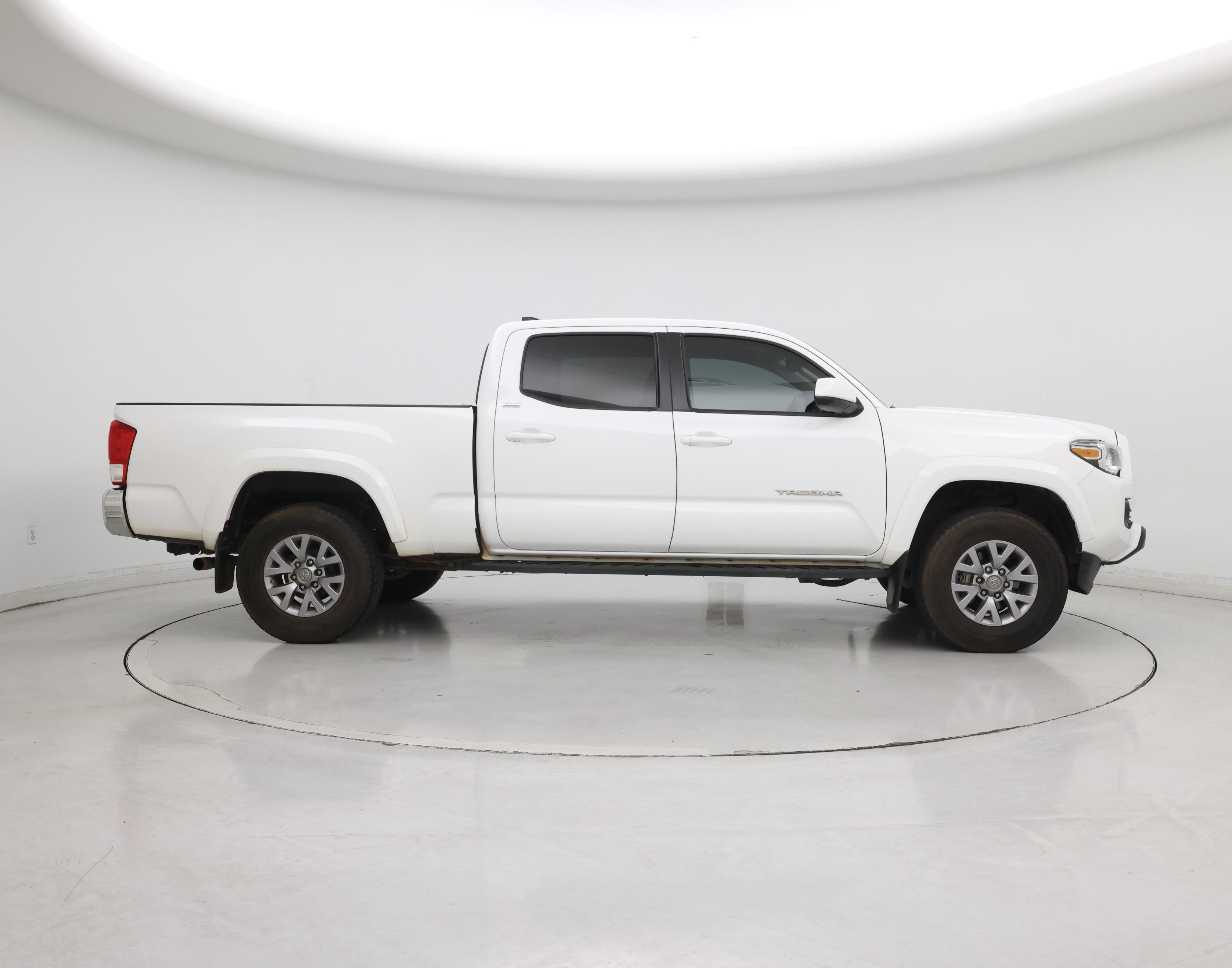 Thumbnail: 2017 Toyota Tacoma - 7