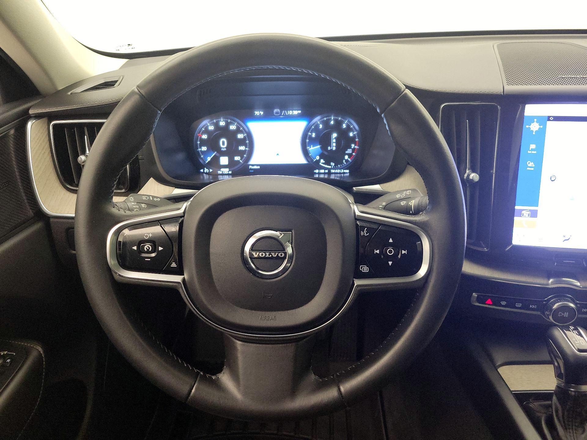 Thumbnail: 2021 Volvo XC60 - 10