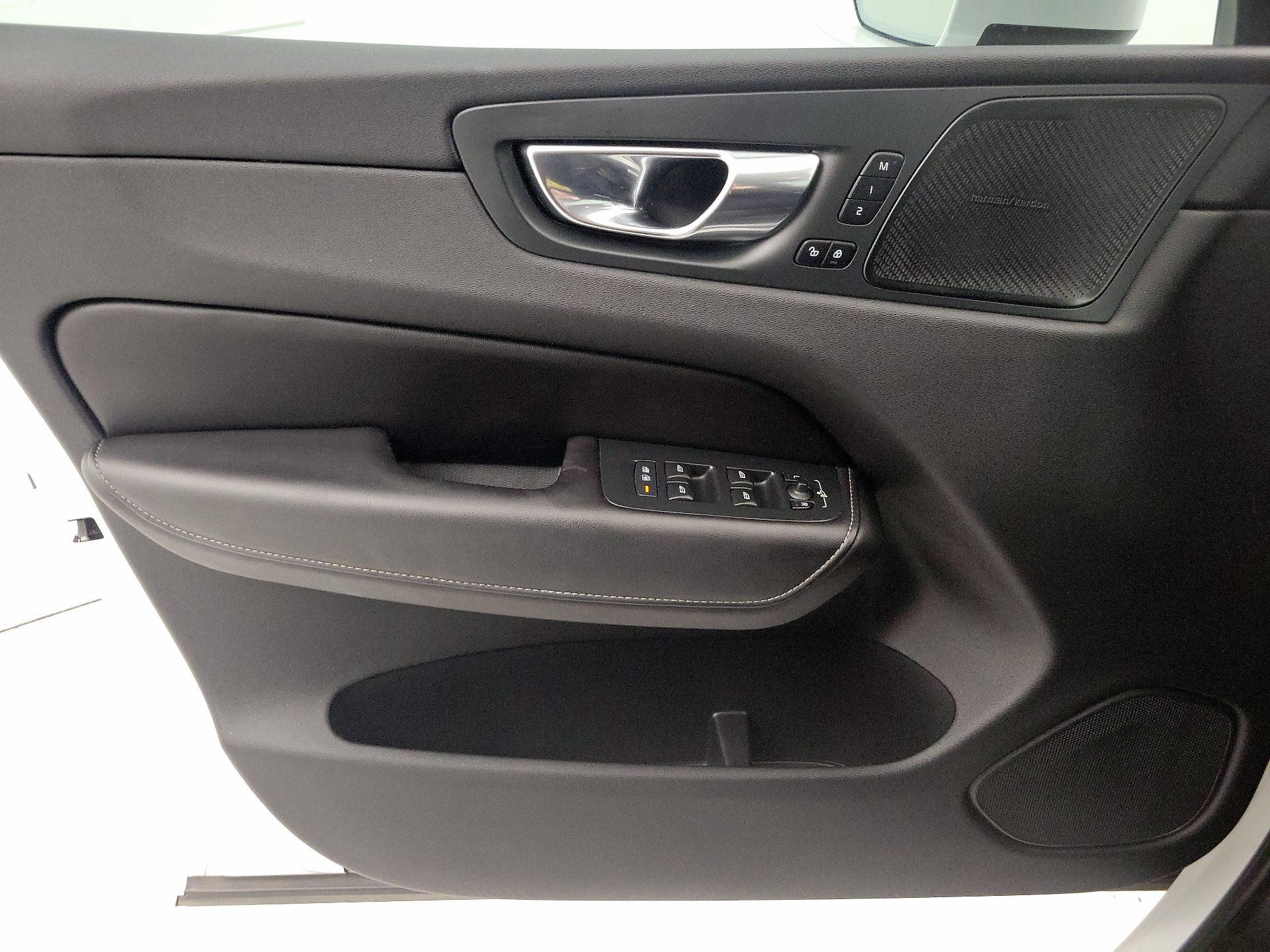 Thumbnail: 2021 Volvo XC60 - 12