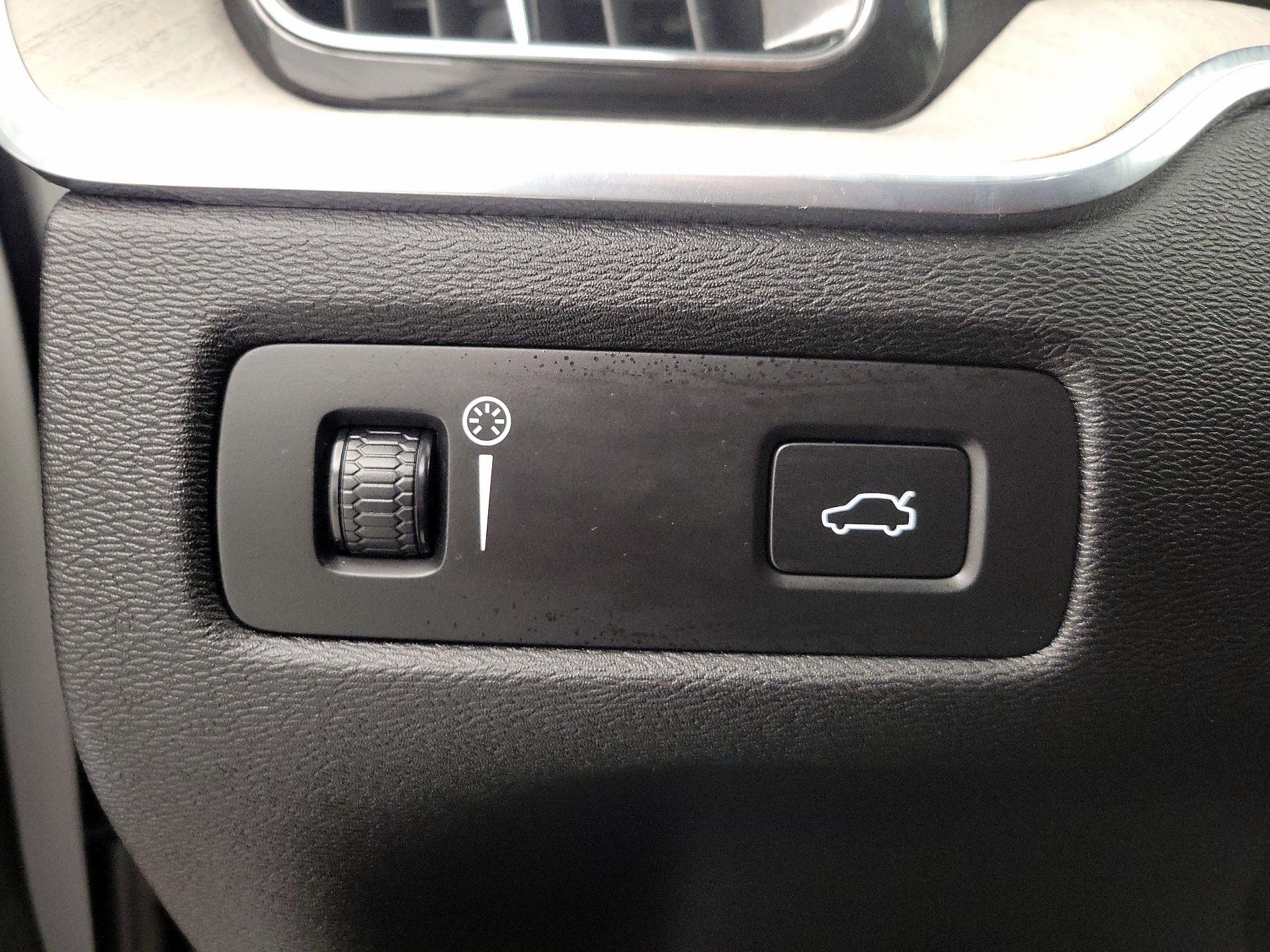 Thumbnail: 2021 Volvo XC60 - 13