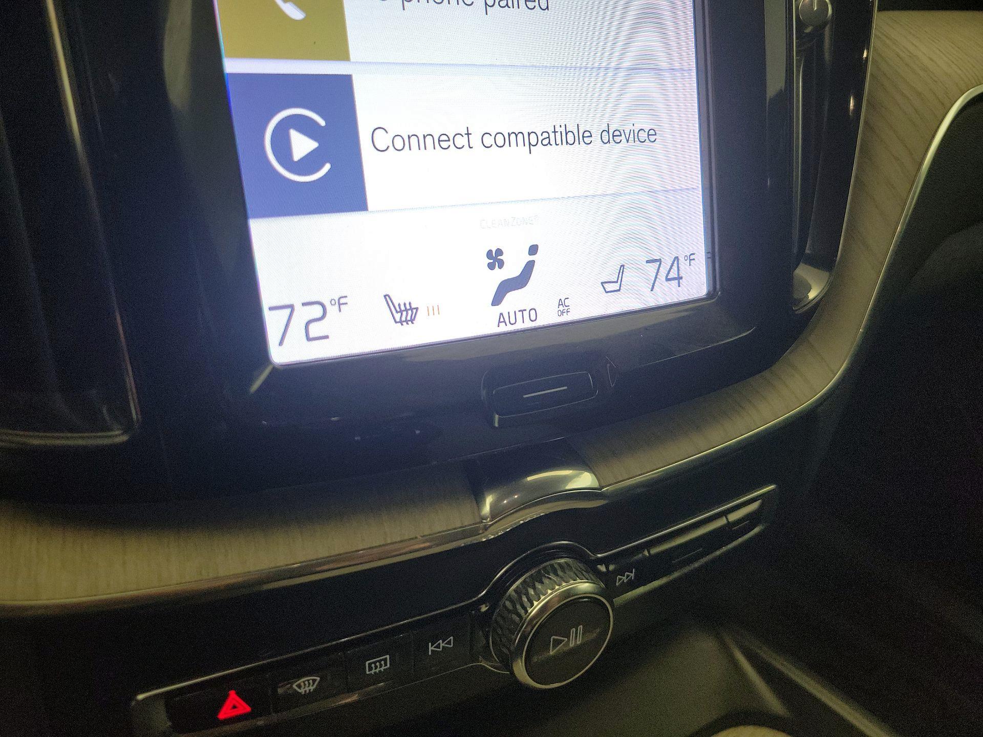 Thumbnail: 2021 Volvo XC60 - 17