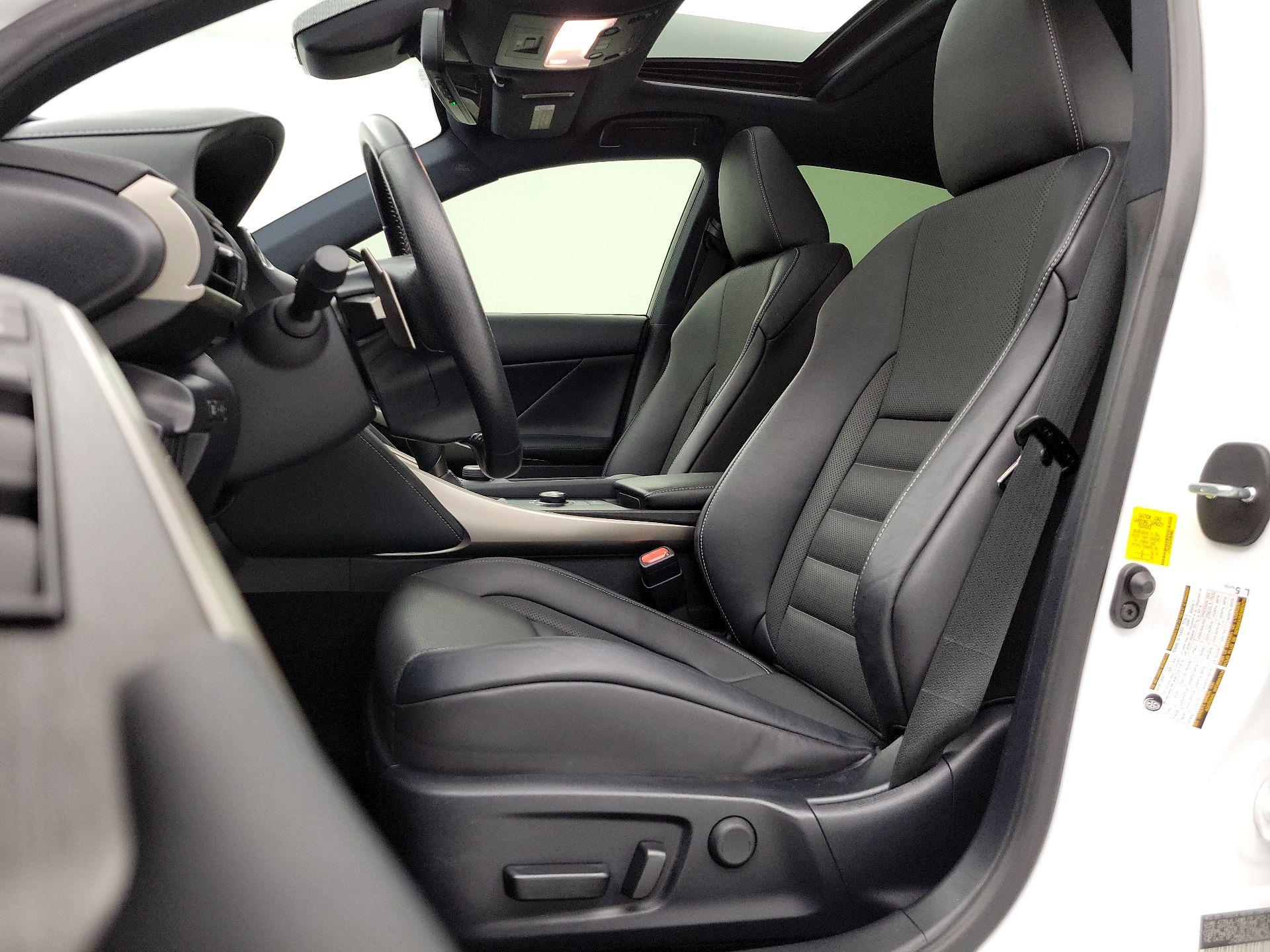 Thumbnail: 2019 Lexus IS - 11