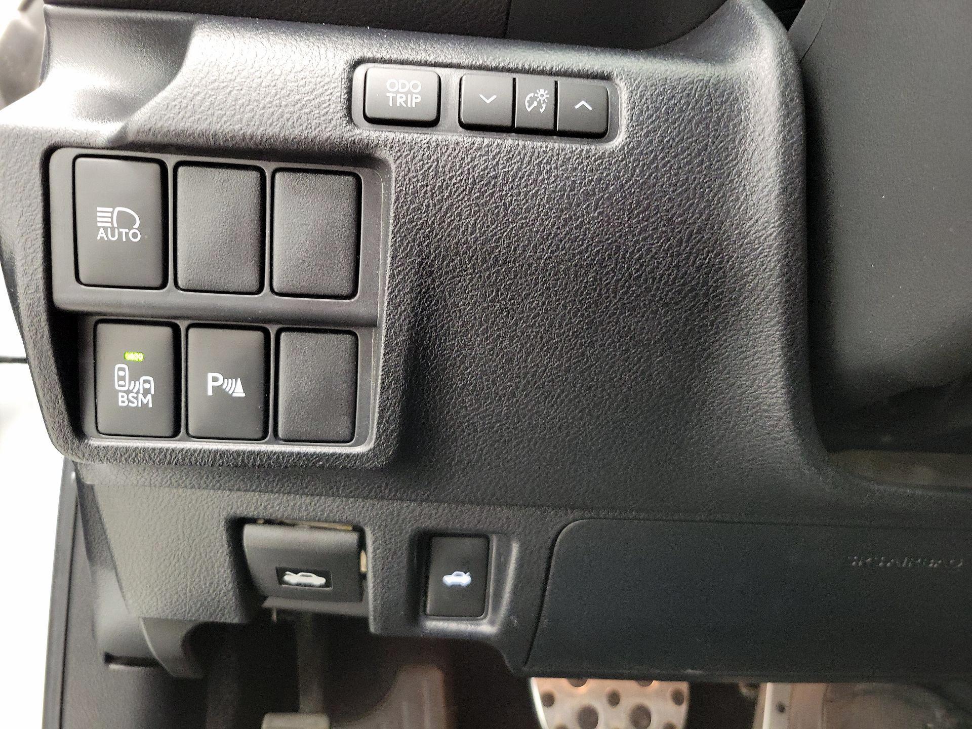 Thumbnail: 2019 Lexus IS - 13