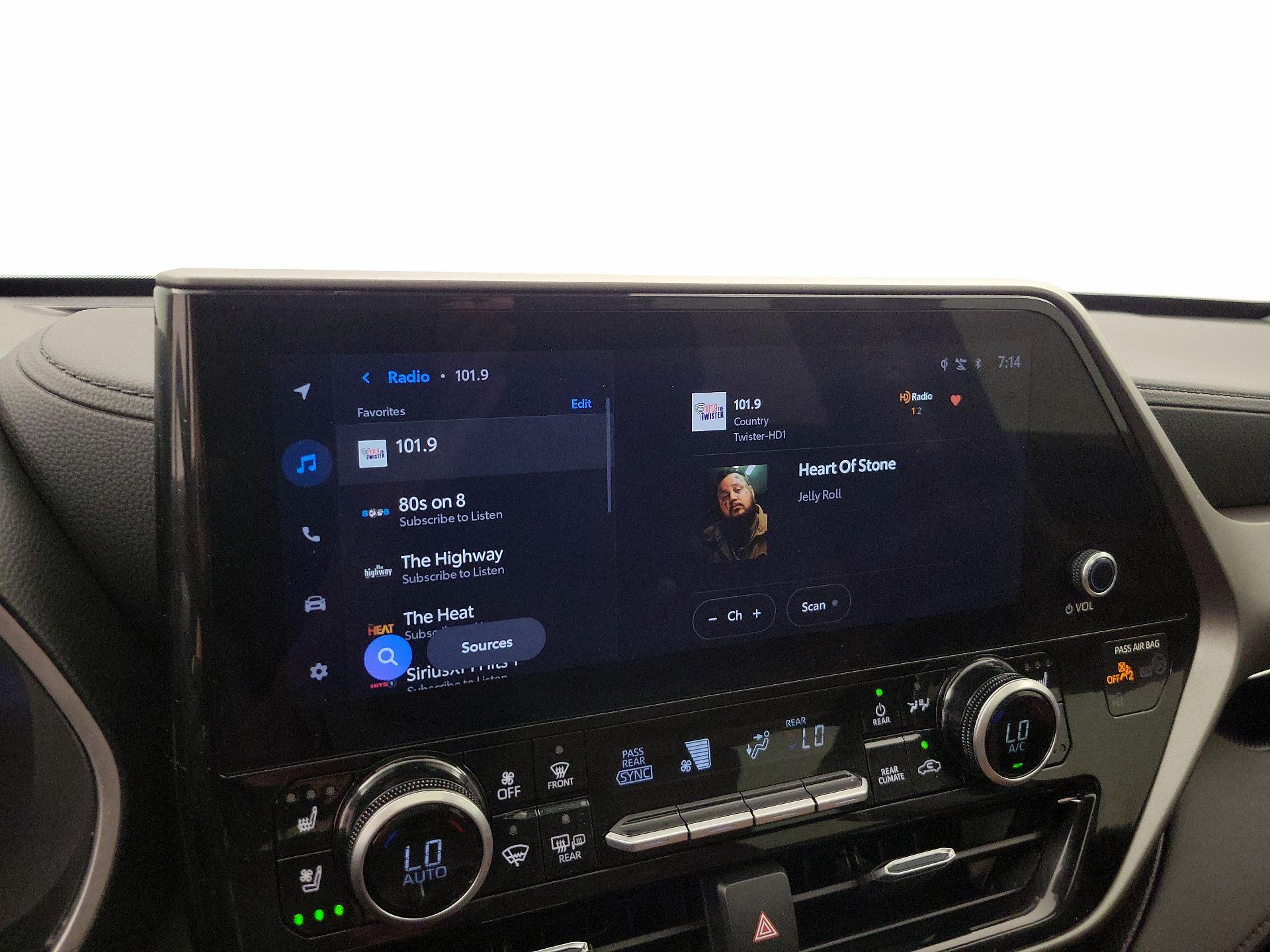 Thumbnail: 2025 Toyota Highlander - 15