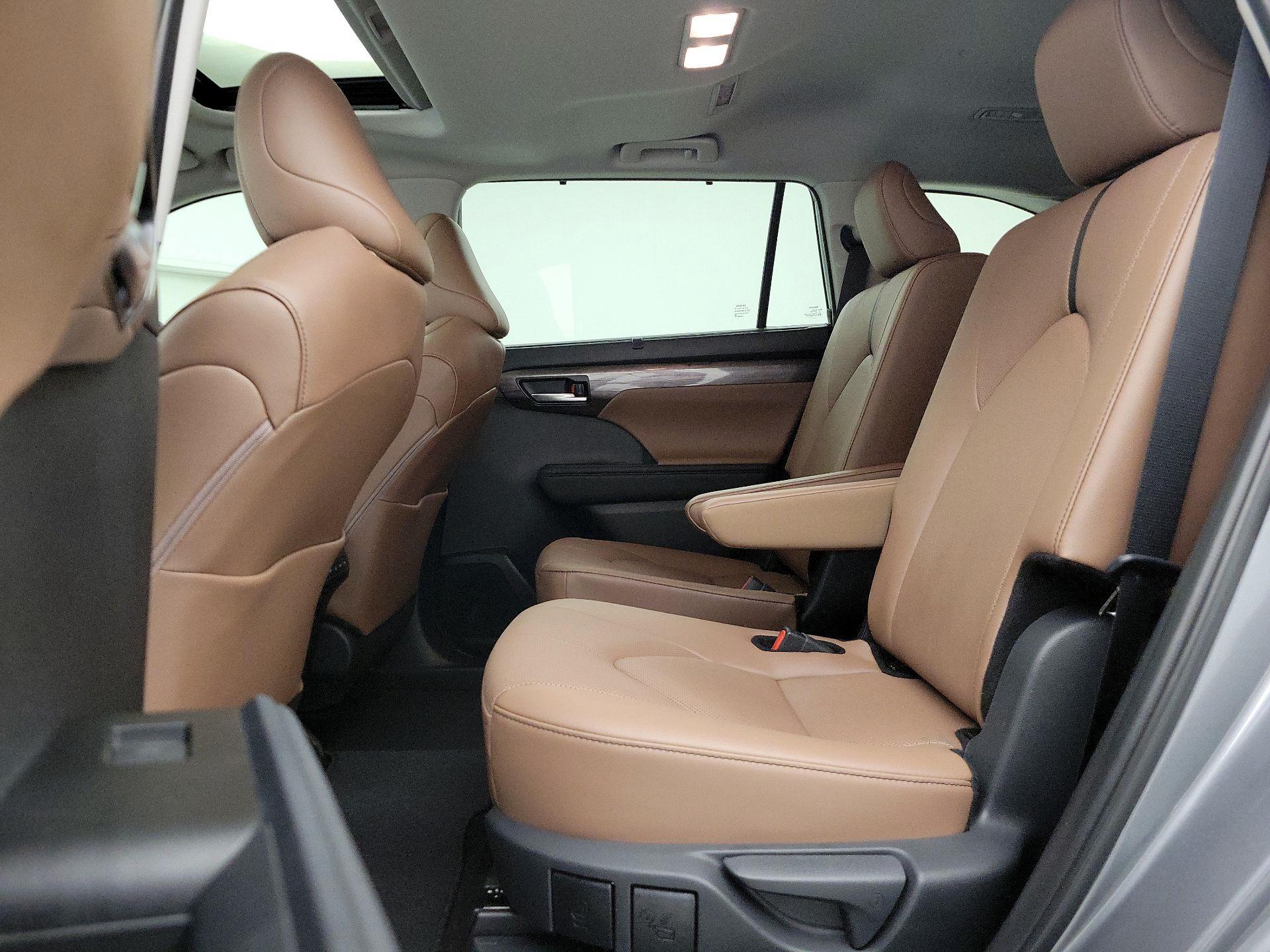 Thumbnail: 2025 Toyota Highlander - 20