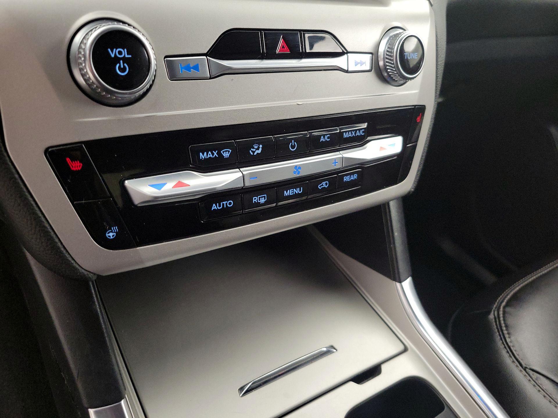 Thumbnail: 2021 Ford Explorer - 16