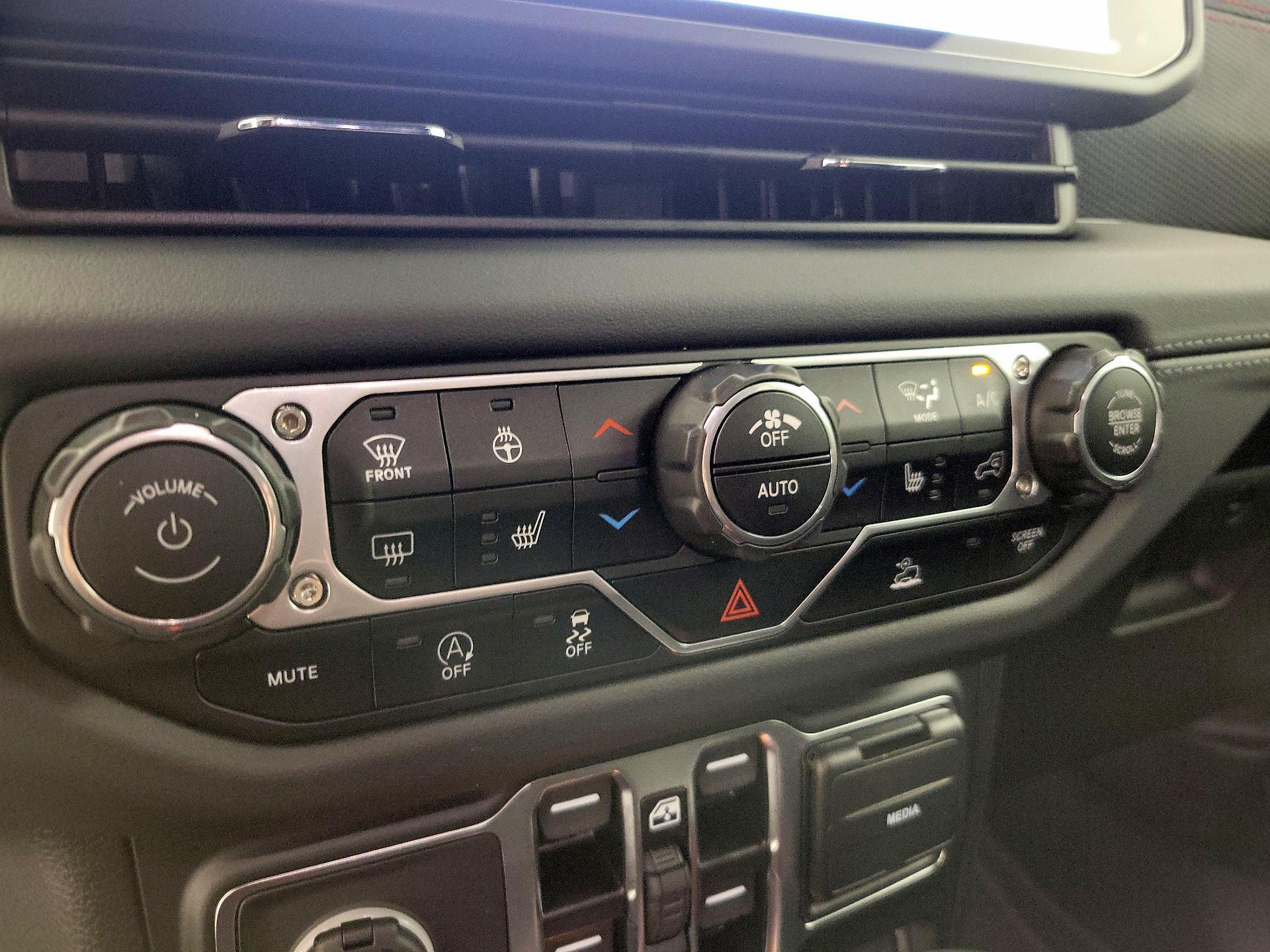 Thumbnail: 2024 Jeep Wrangler - 17