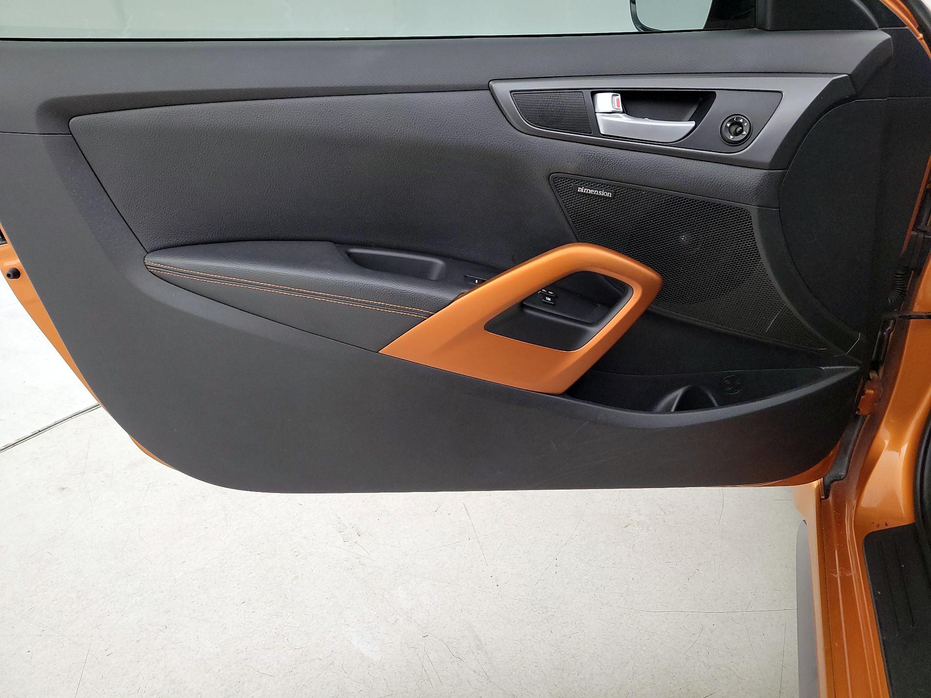 Thumbnail: 2016 Hyundai Veloster - 12