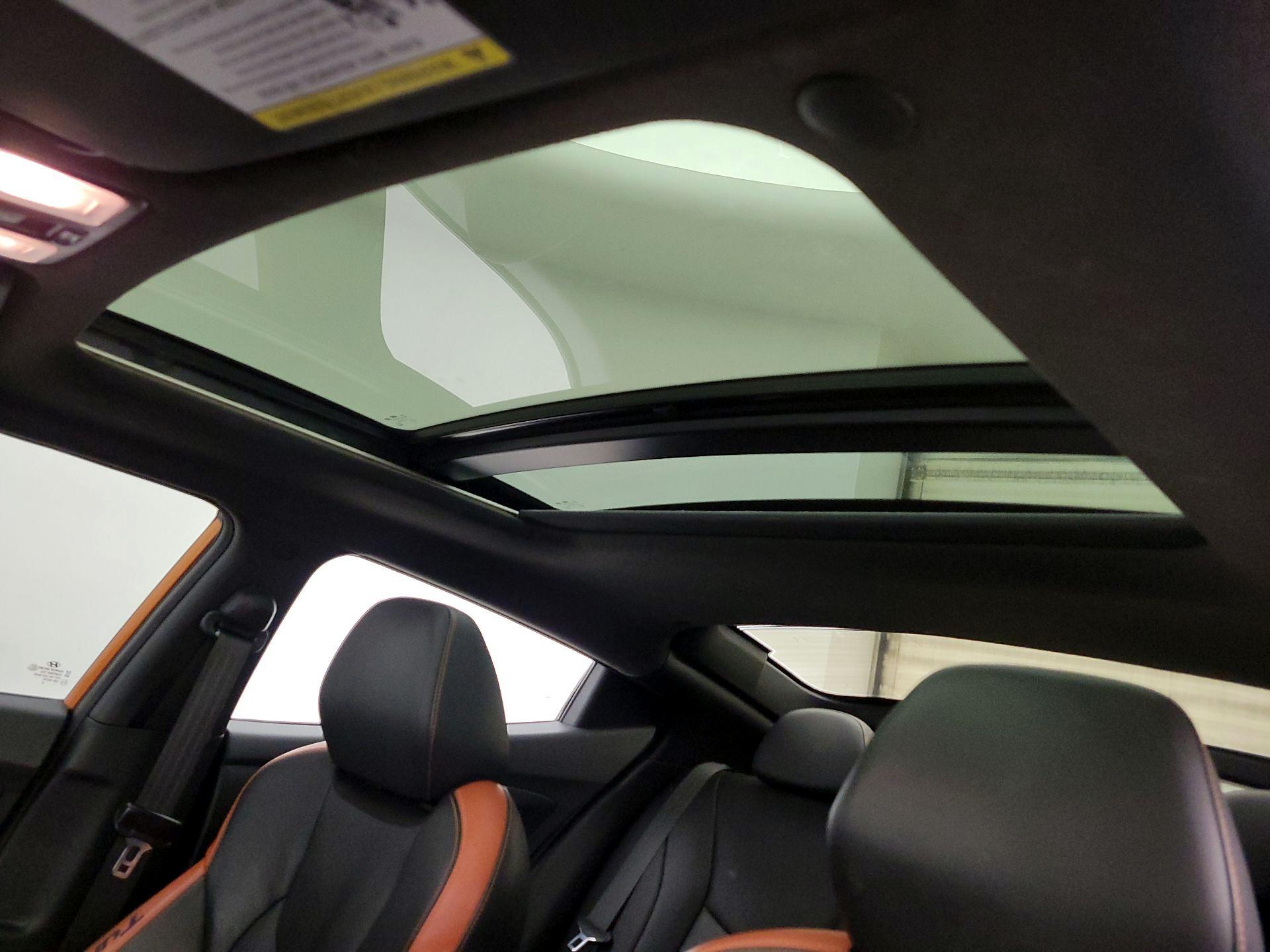 Thumbnail: 2016 Hyundai Veloster - 20