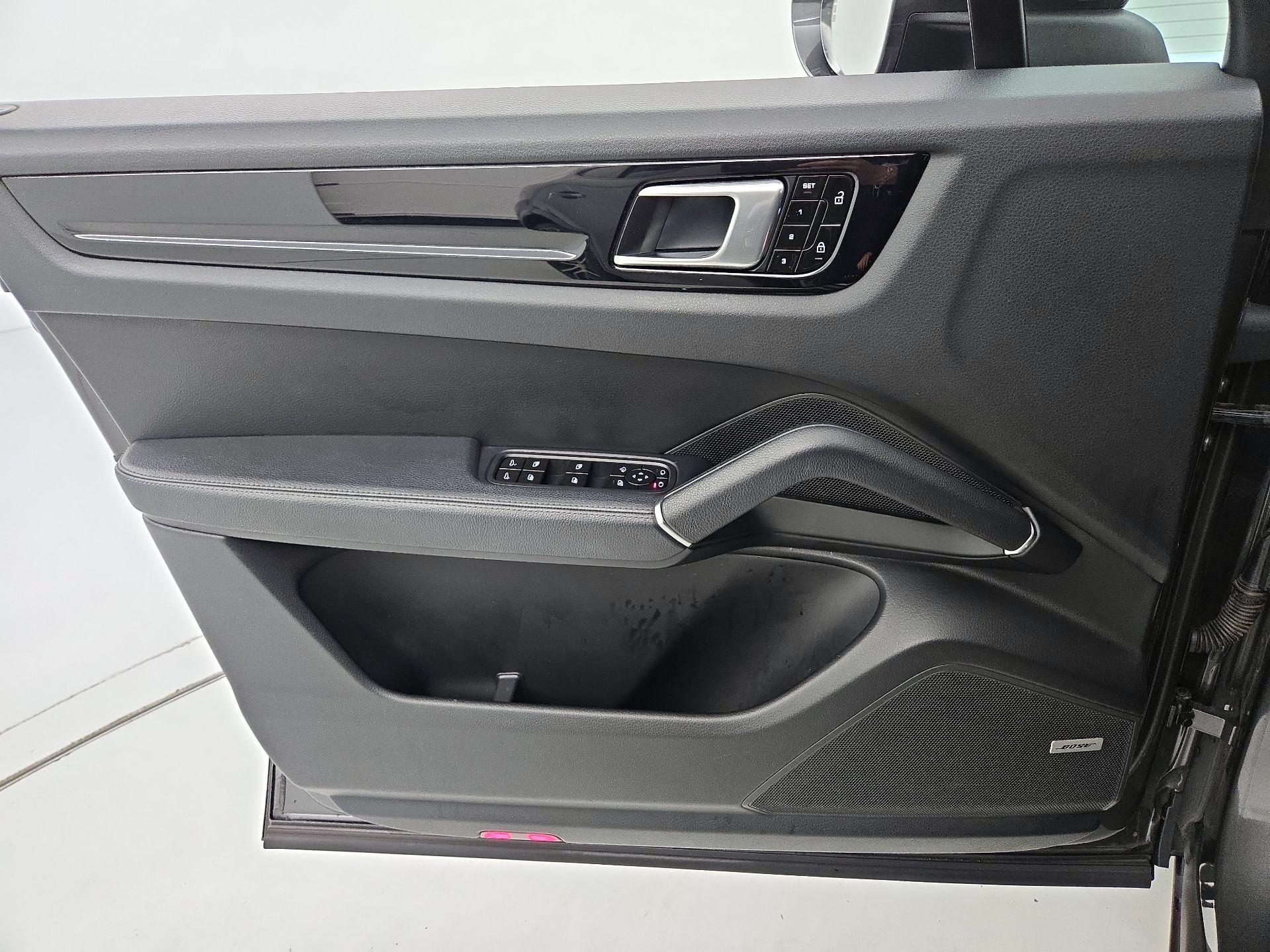 Thumbnail: 2021 Porsche Cayenne - 12