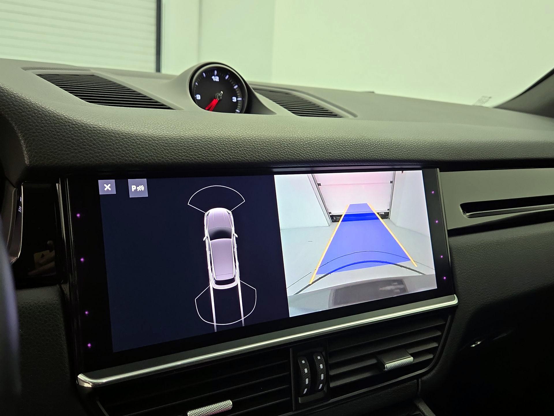 Thumbnail: 2021 Porsche Cayenne - 15