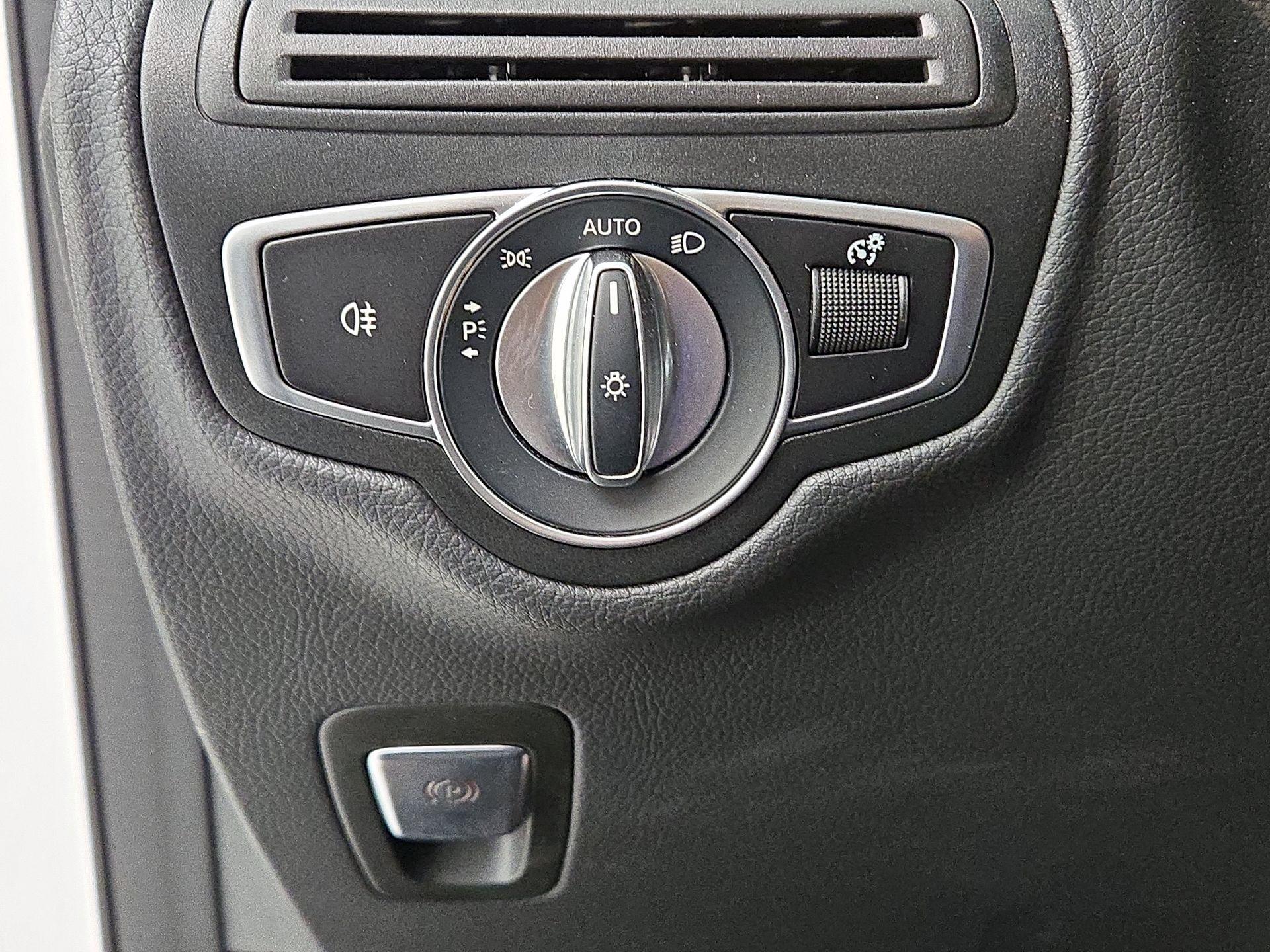 Thumbnail: 2022 Mercedes-Benz GLC - 13