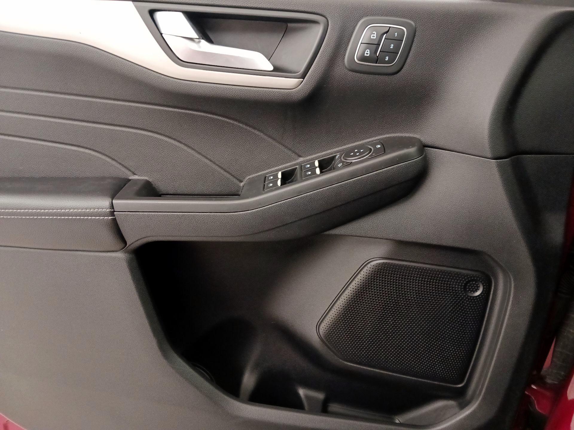 Thumbnail: 2022 Ford Escape - 12