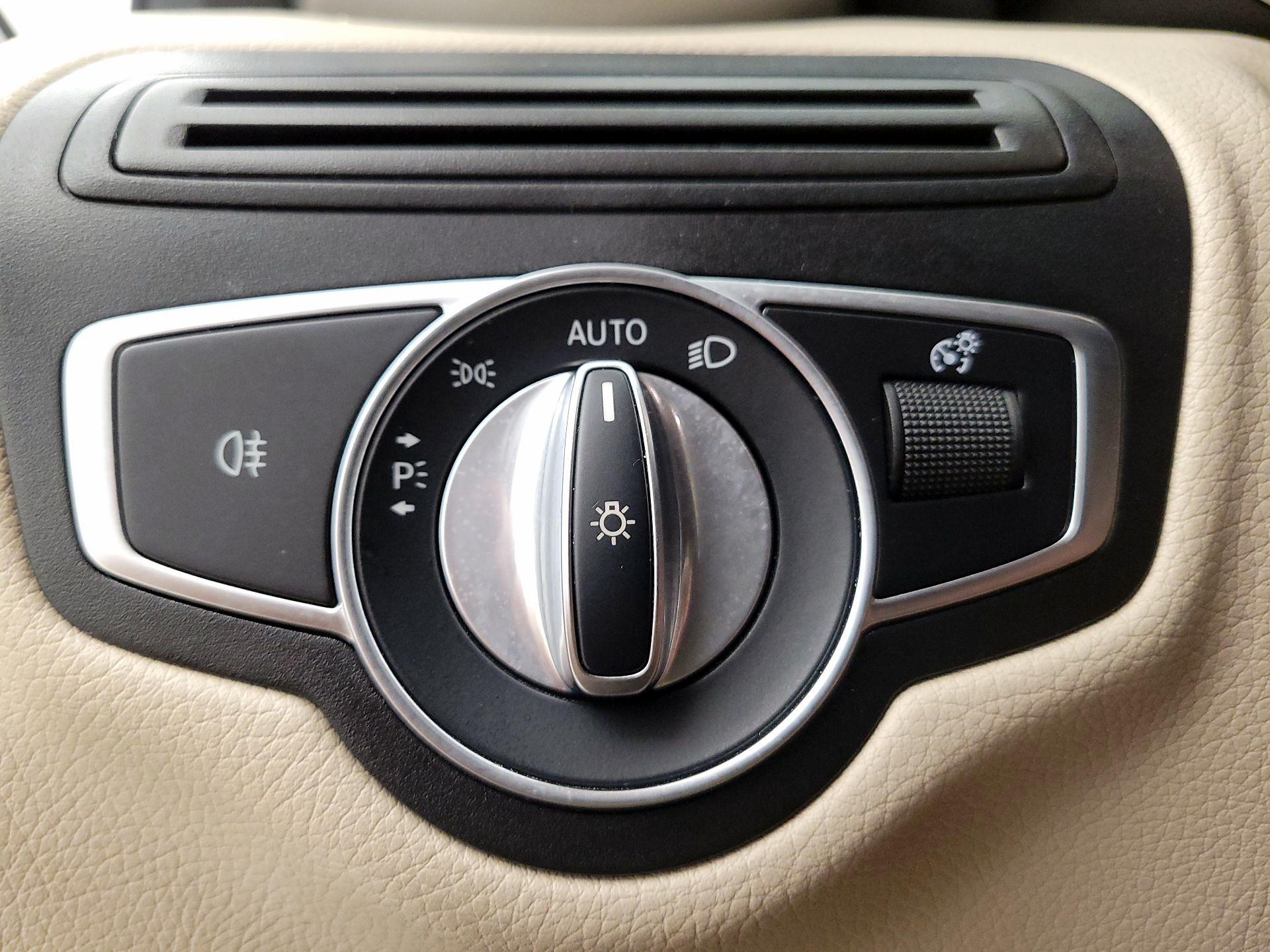 Thumbnail: 2021 Mercedes-Benz GLC - 13