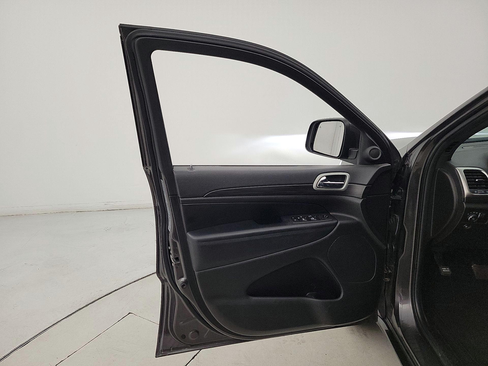 Thumbnail: 2021 Jeep Grand Cherokee - 12