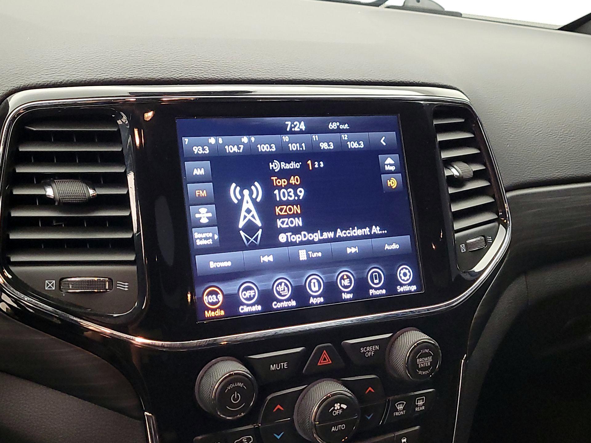 Thumbnail: 2021 Jeep Grand Cherokee - 16