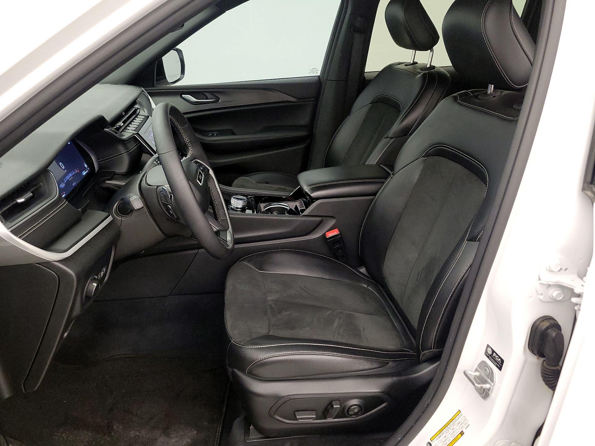 Thumbnail: 2023 Jeep Grand Cherokee - 11