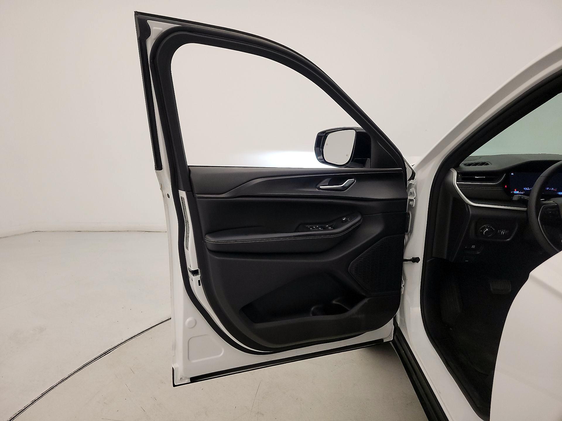 Thumbnail: 2023 Jeep Grand Cherokee - 12