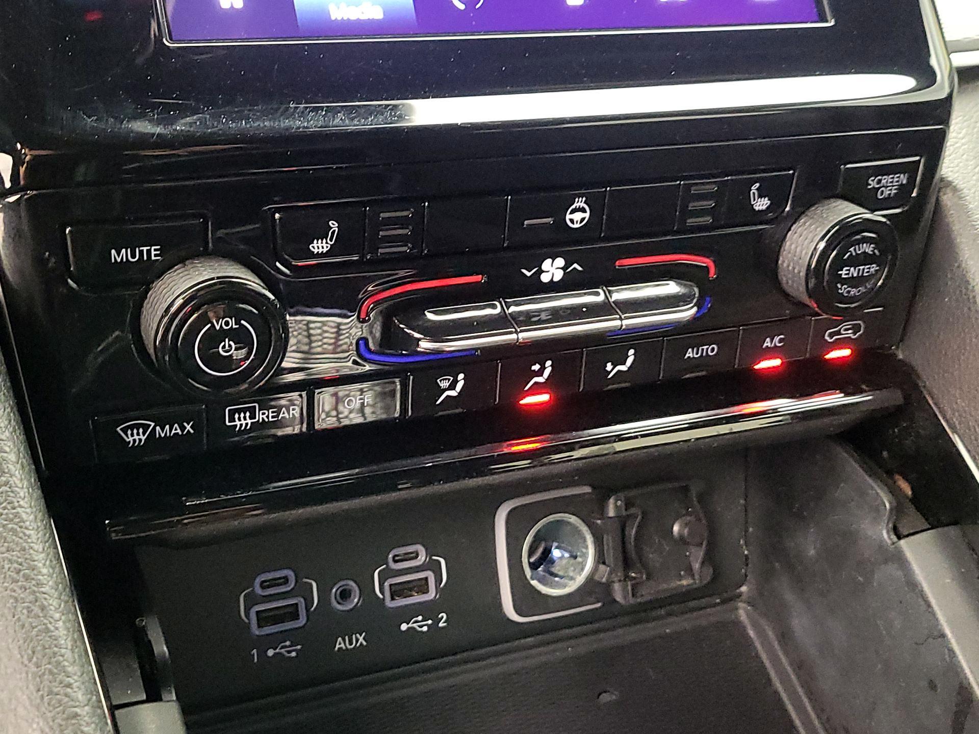 Thumbnail: 2023 Jeep Grand Cherokee - 16