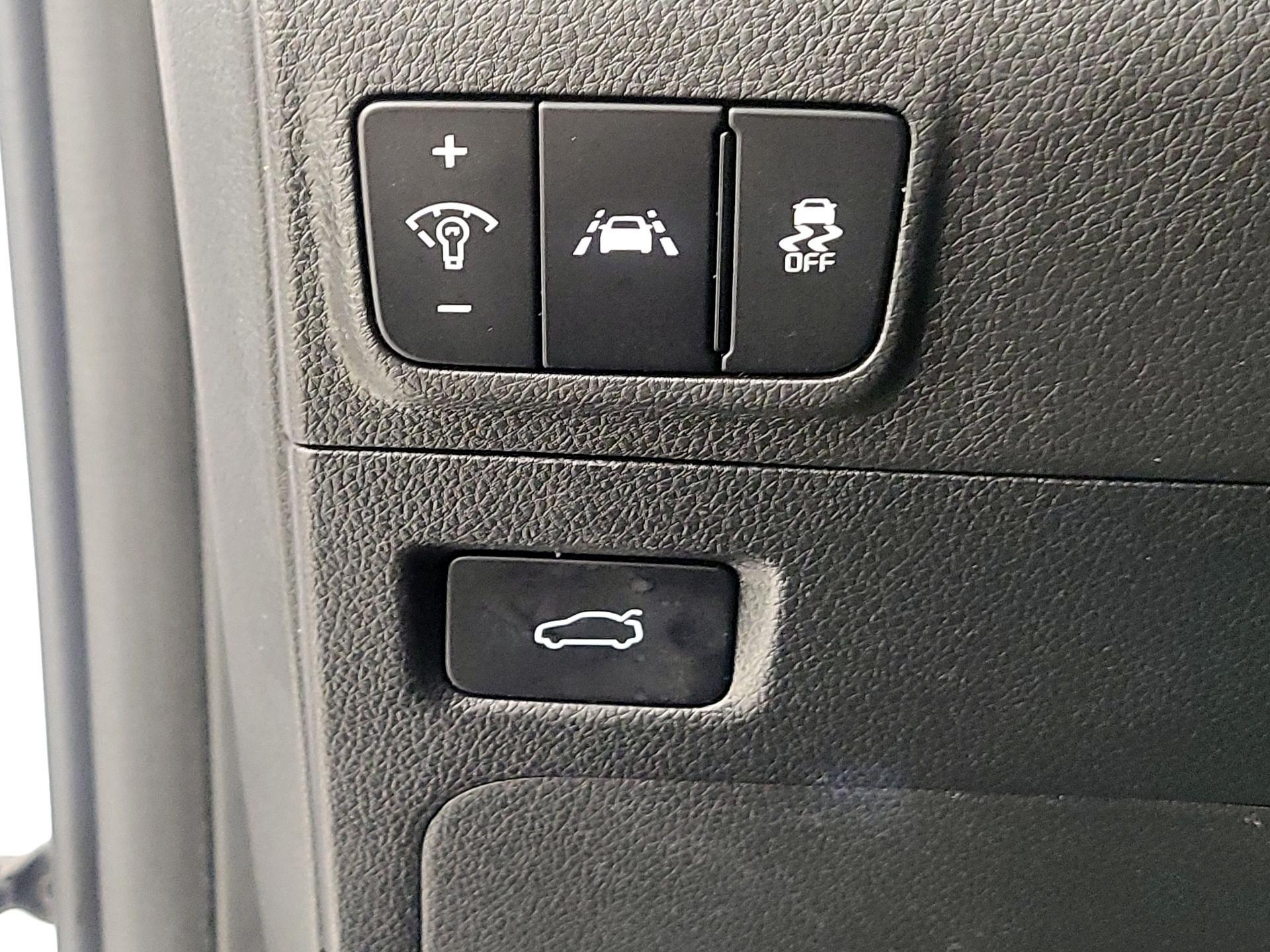 Thumbnail: 2022 Kia K5 - 13